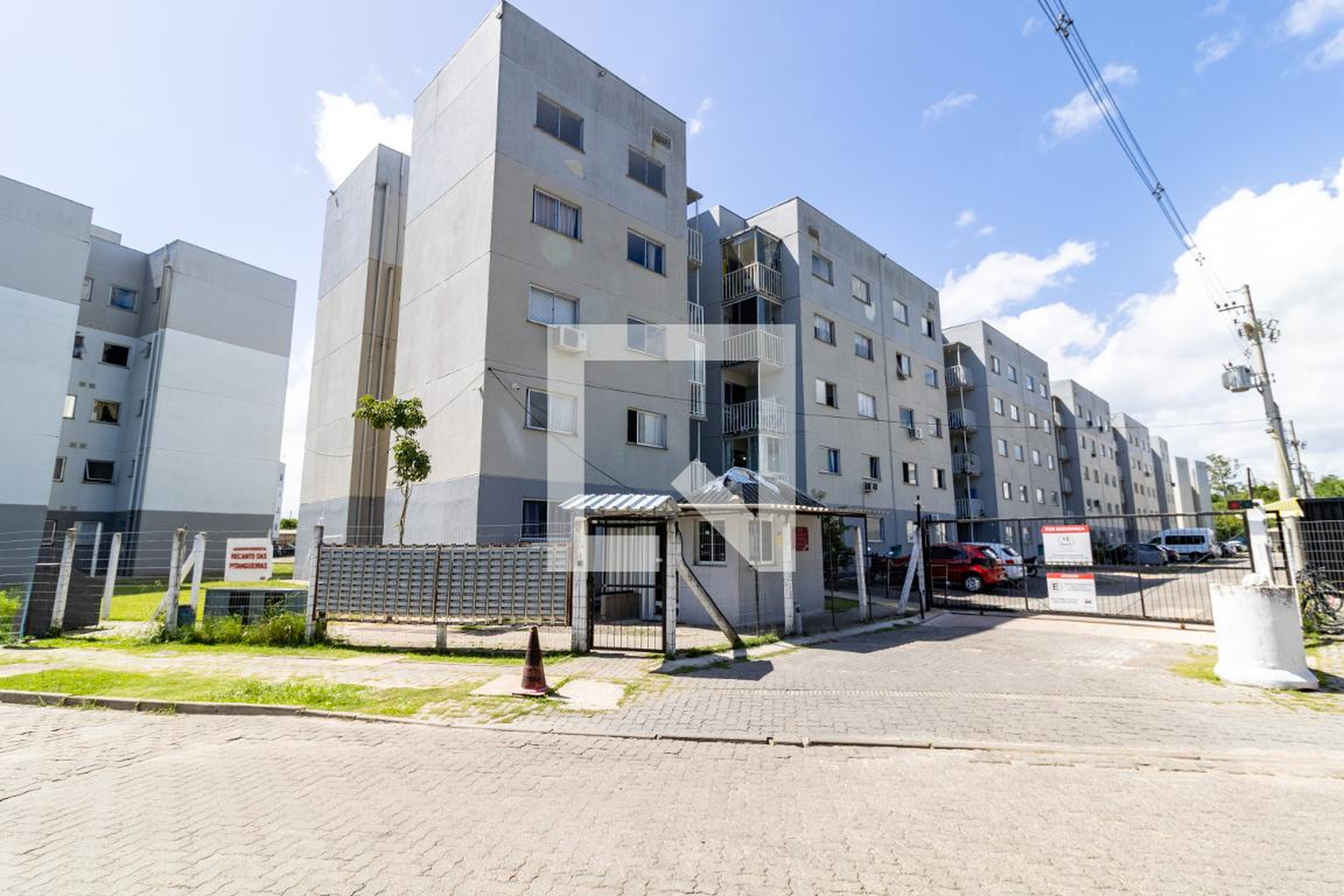 Fachada Condomínio em Rua Laranjeiras, 380
