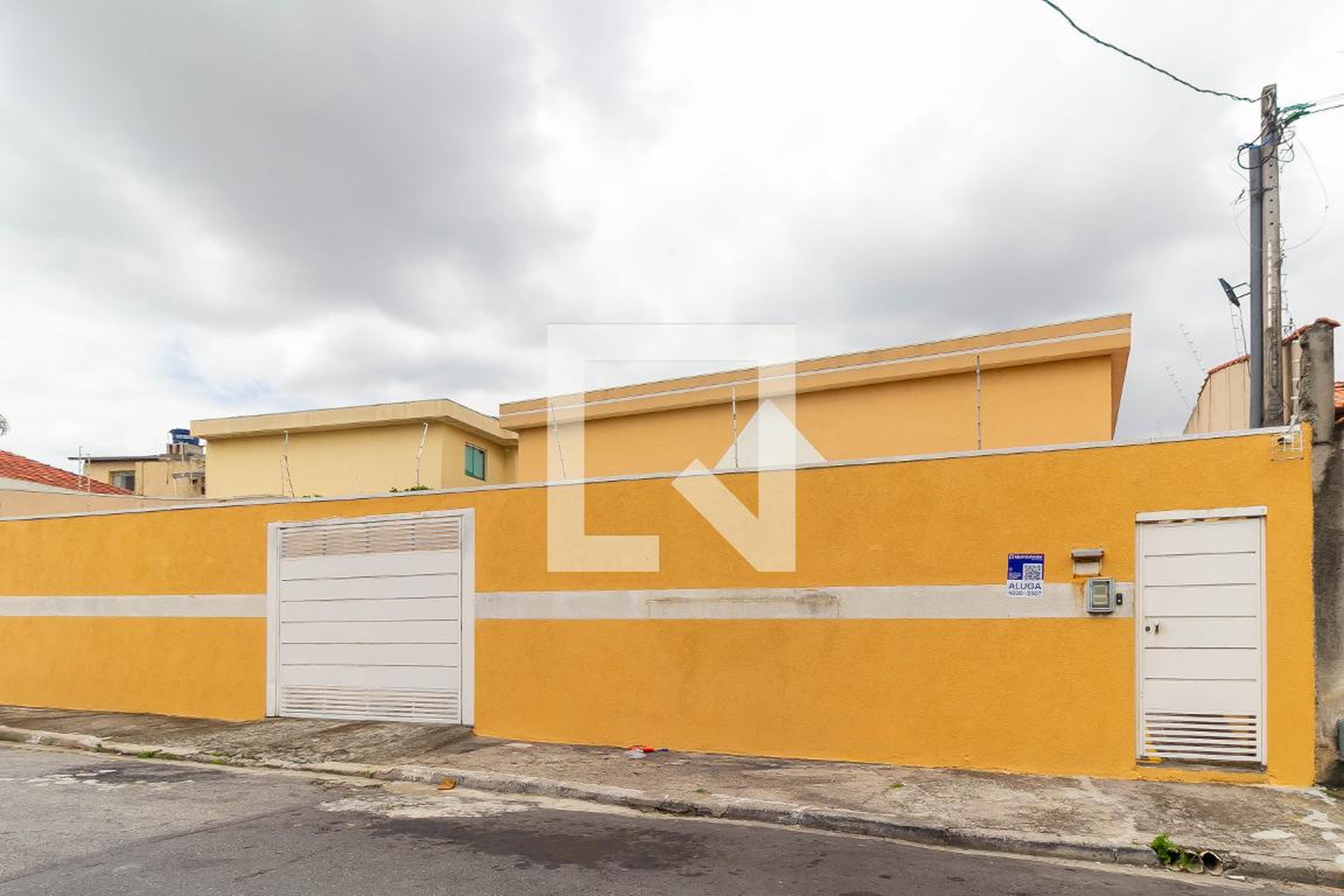 Fachada Condomínio em Rua Custóias, 84