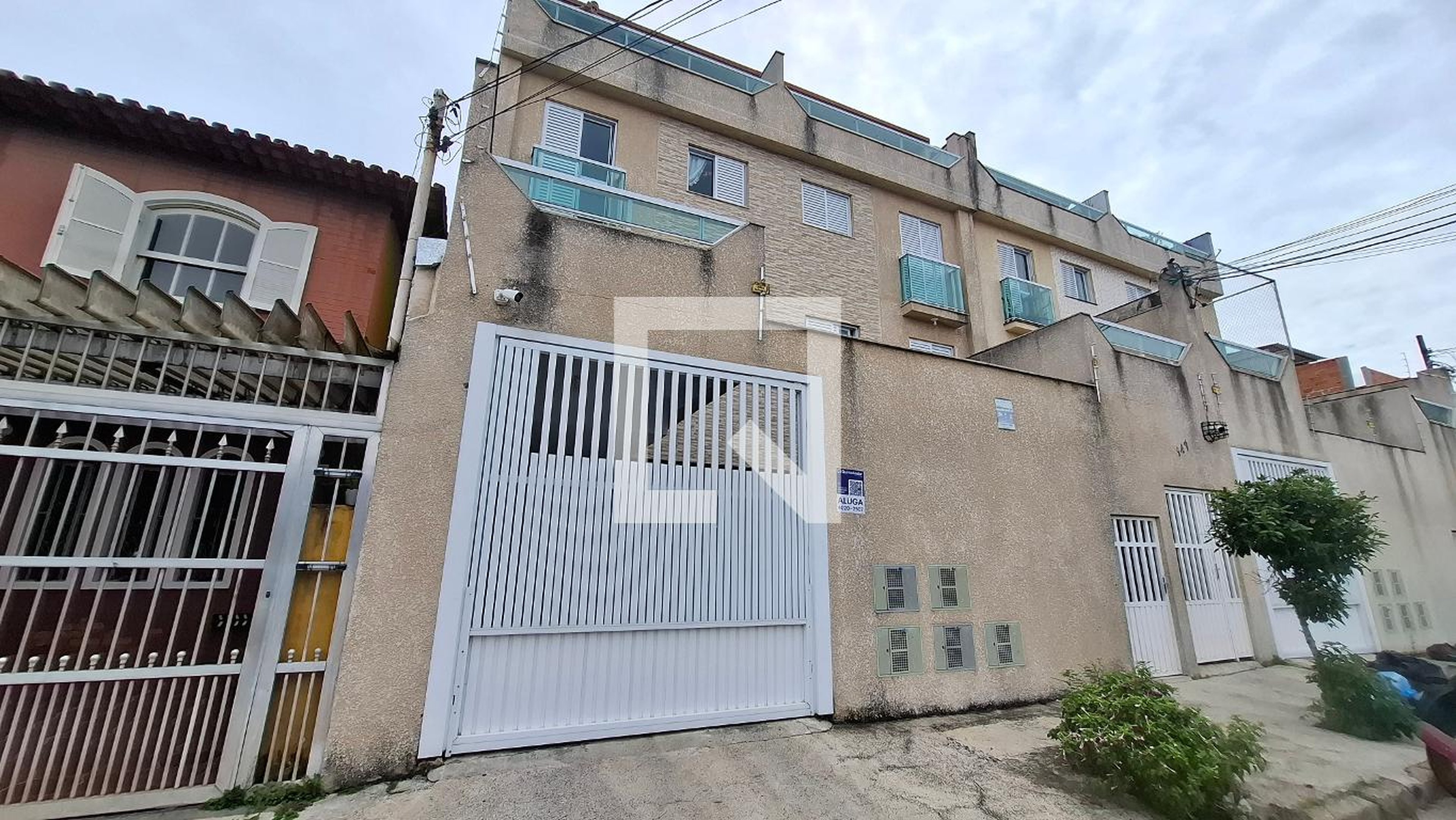 Fachada Condomínio em Rua Carinas, 147