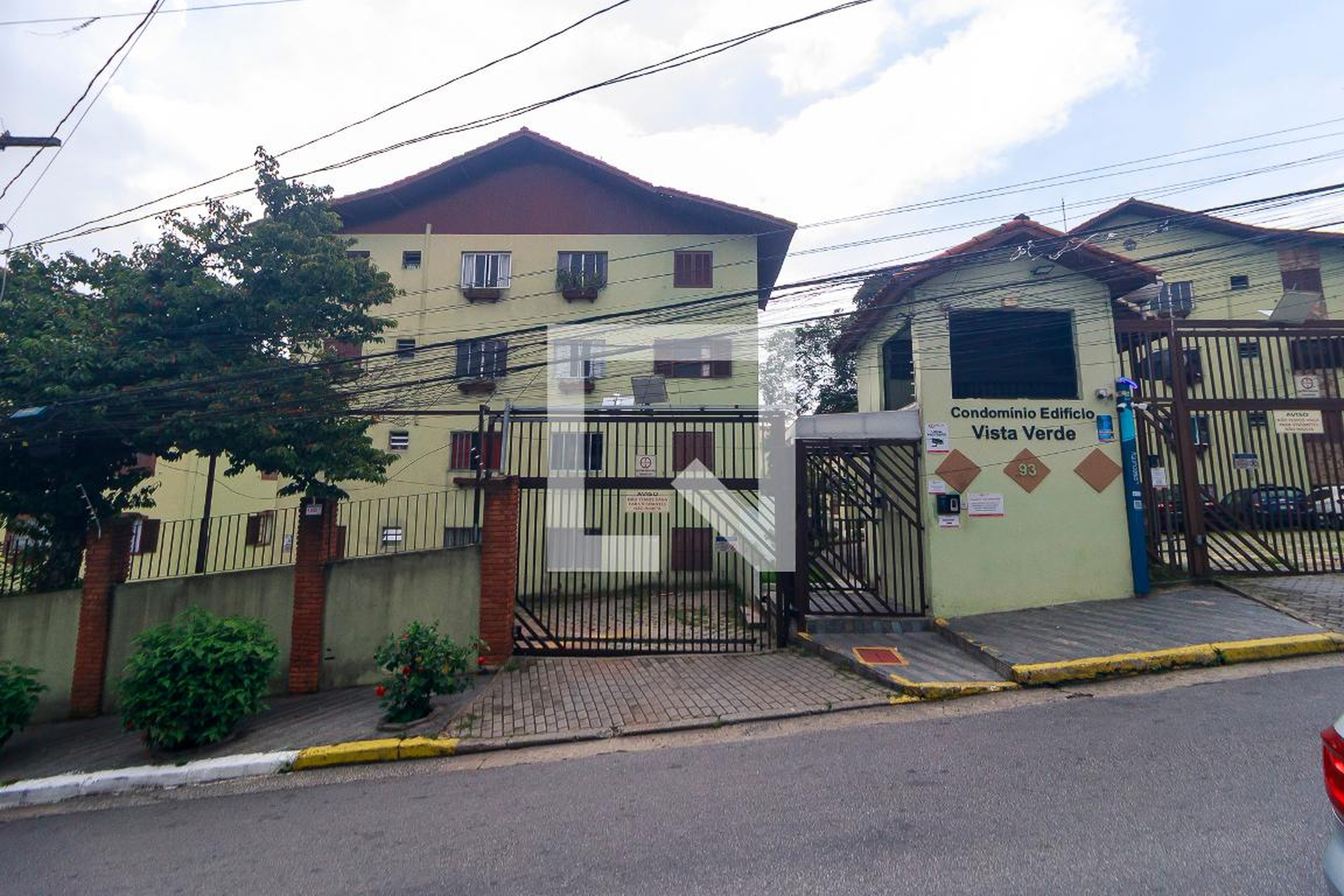 Fachada Condomínio em Rua Comendador Antunes dos Santos, 93