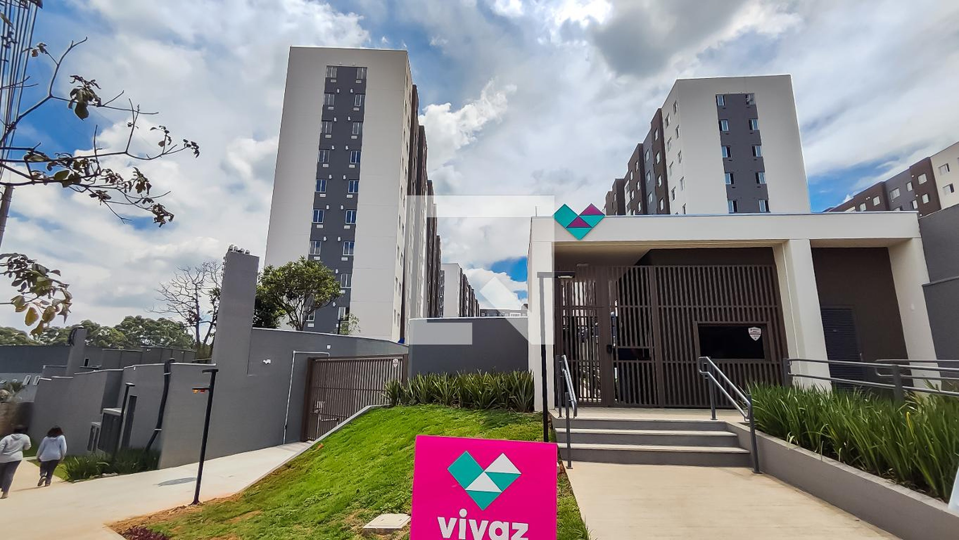 Fachada do Prédio Condomínio em Estrada do Corredor, 280