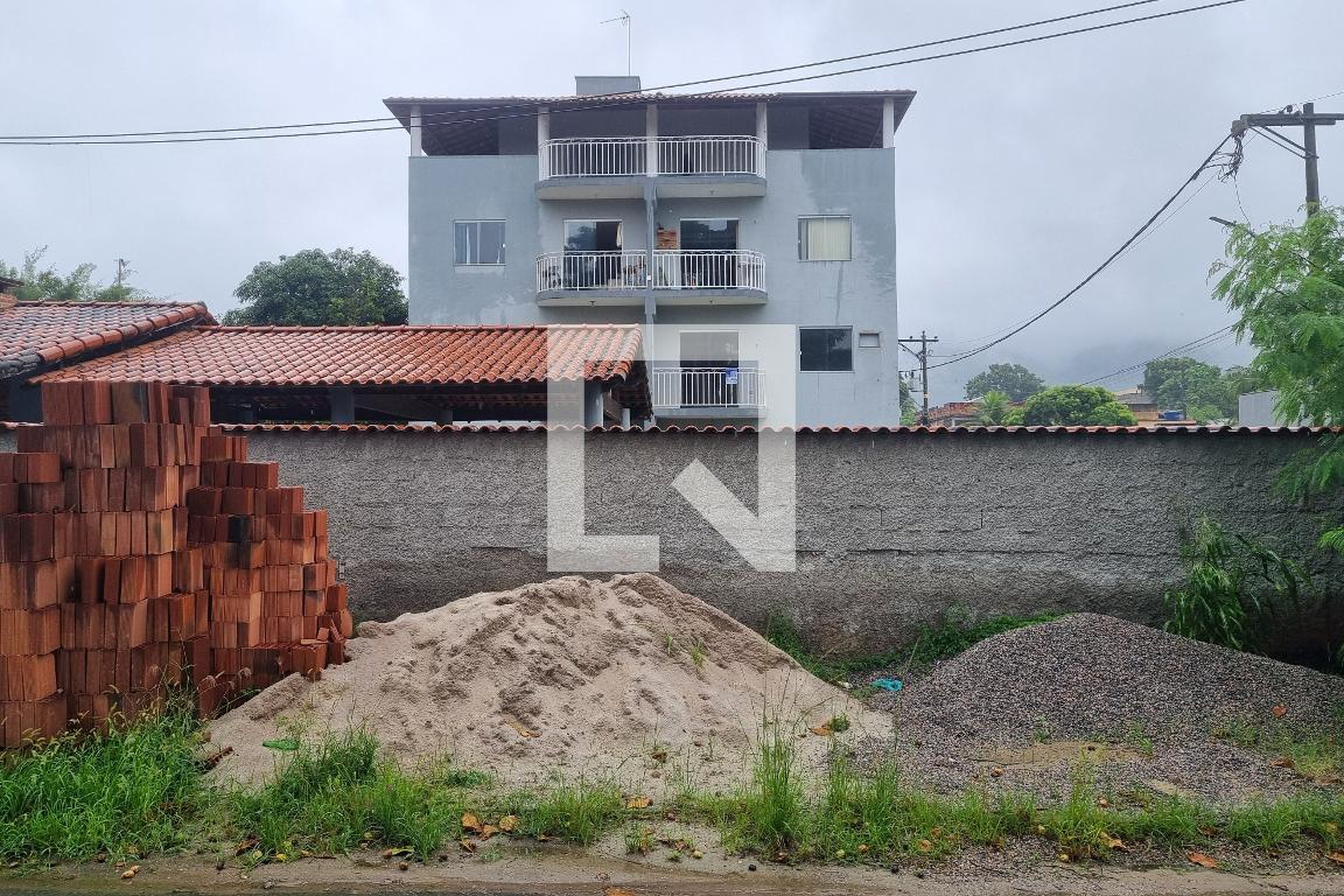 Fachada Condomínio em Rua das Laranjeiras, 138