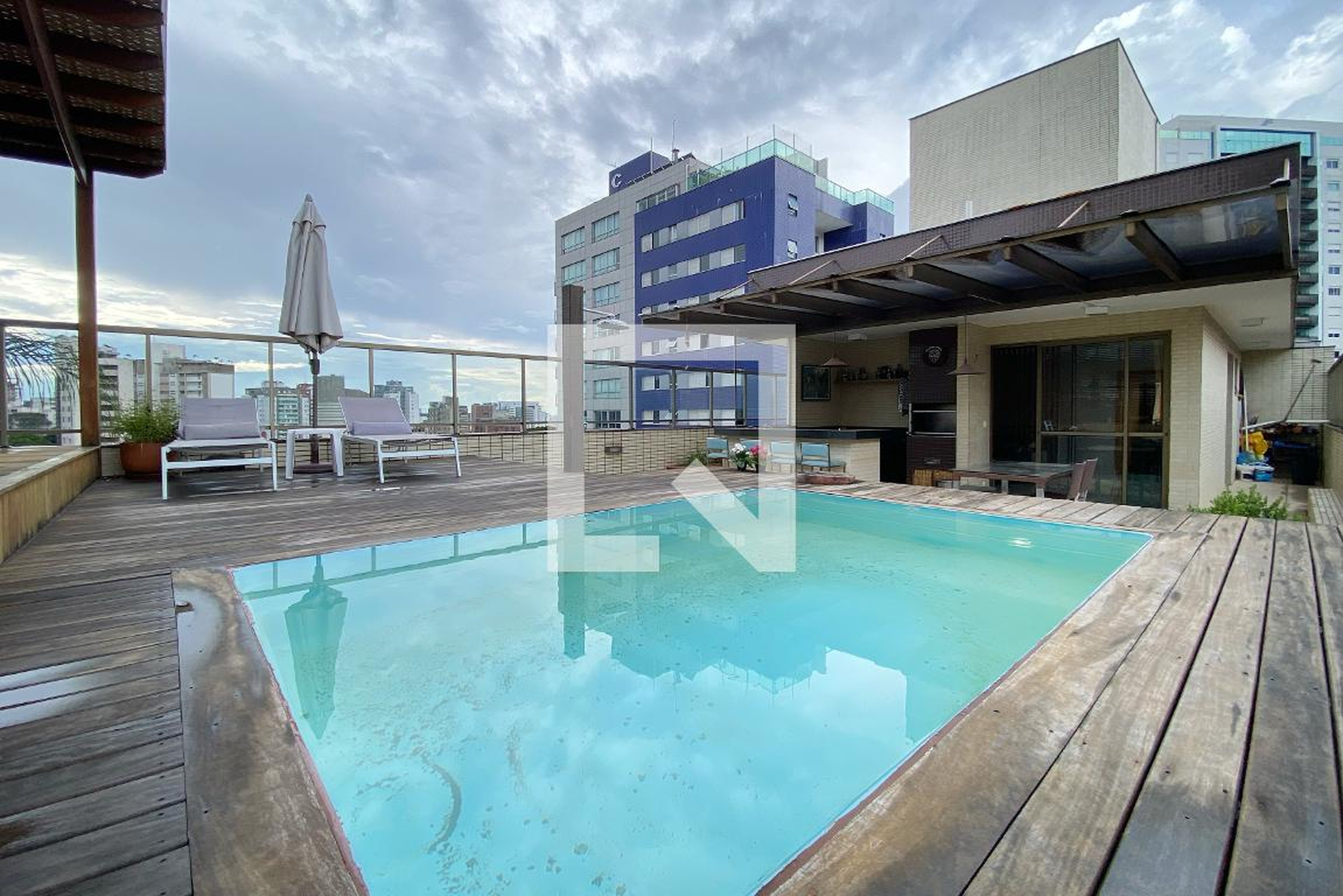 Piscina - Edifício Palmeiras da Serra