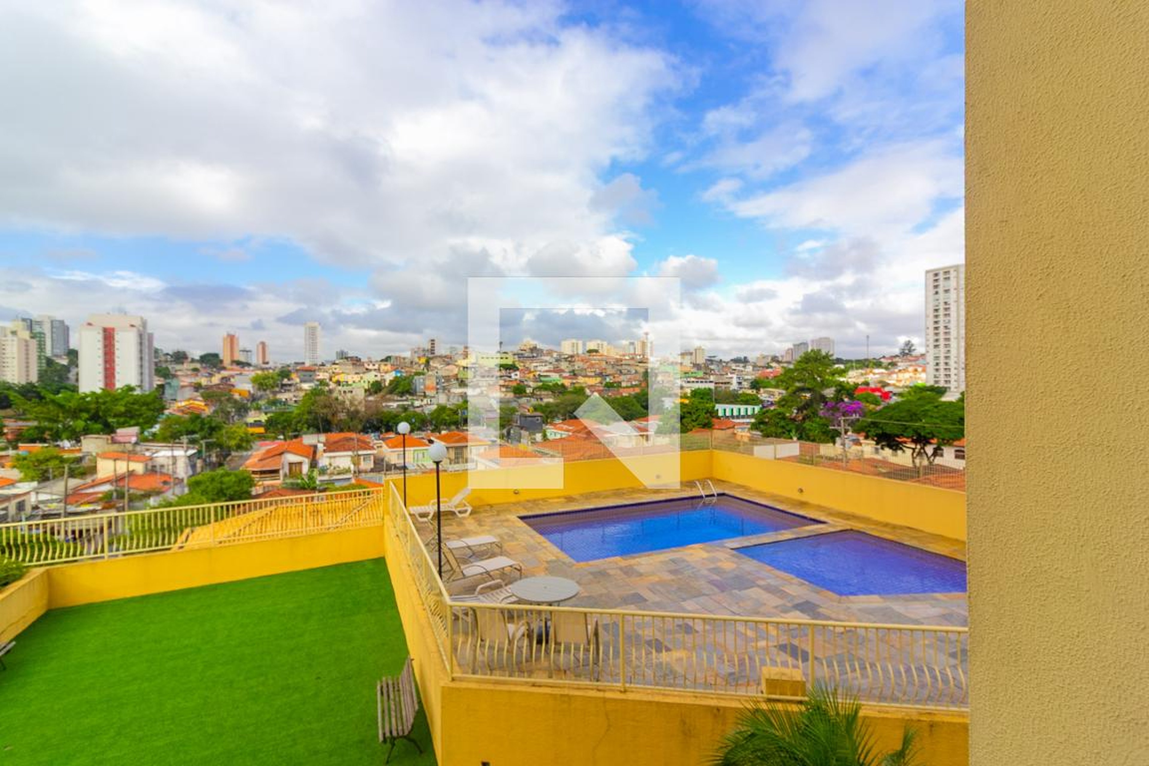 Piscina - Edifício Rachel Huchok