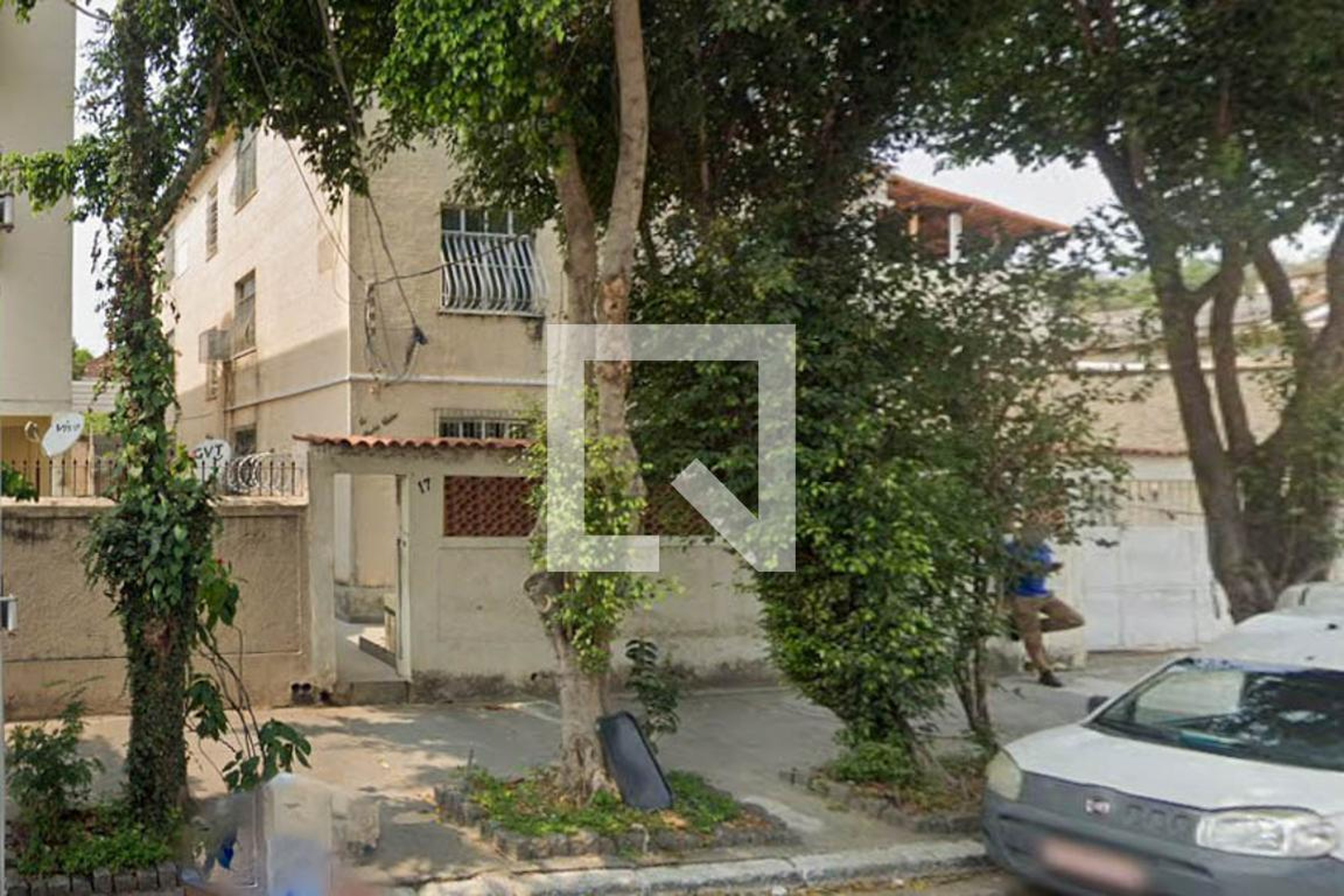 Fachada Condomínio em Rua Leite Ribeiro, 17