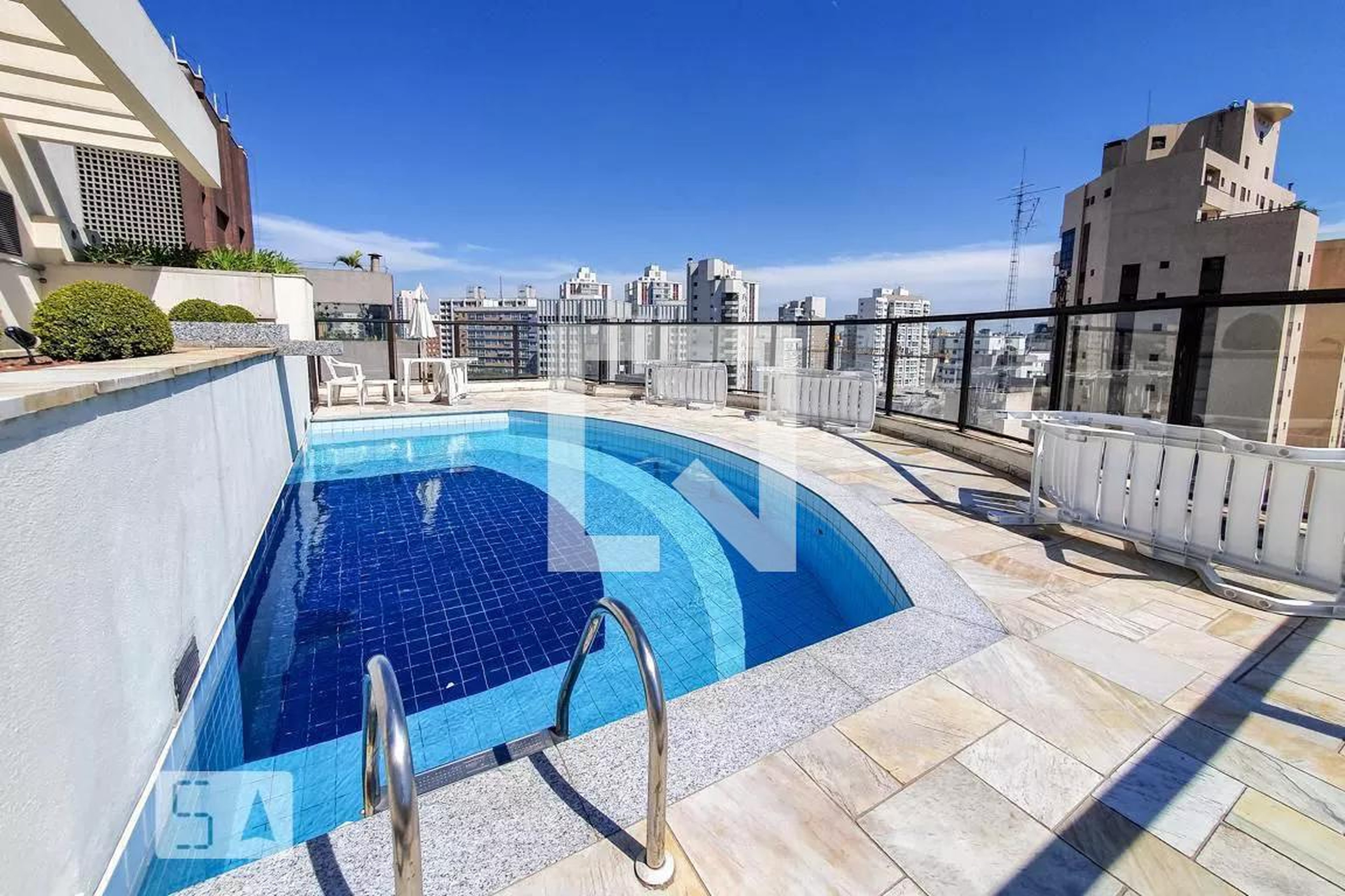 Piscina - Edifício Avantgarde