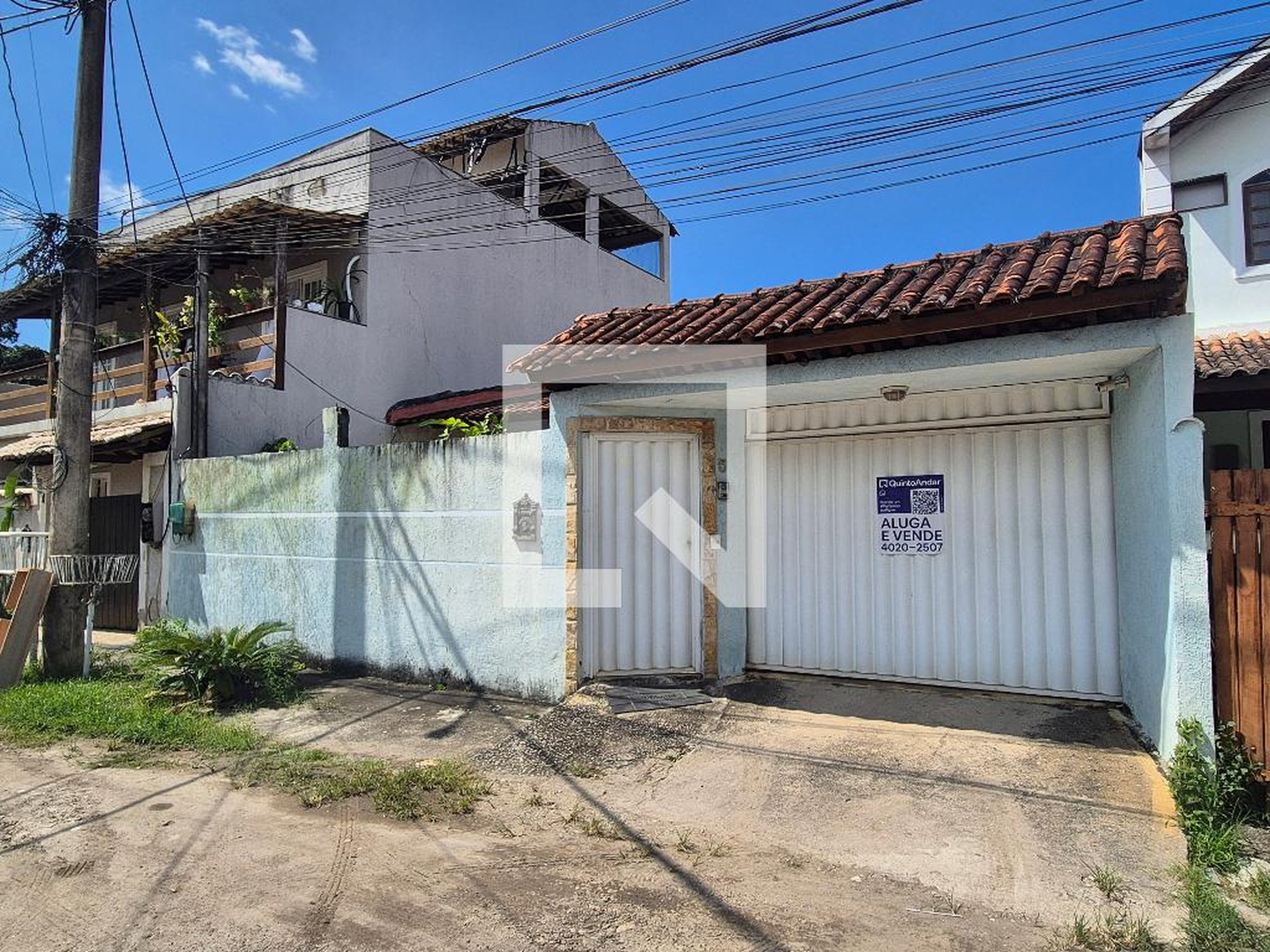 Fachada Condomínio em Rua Zenetildes Alves Meira, 300