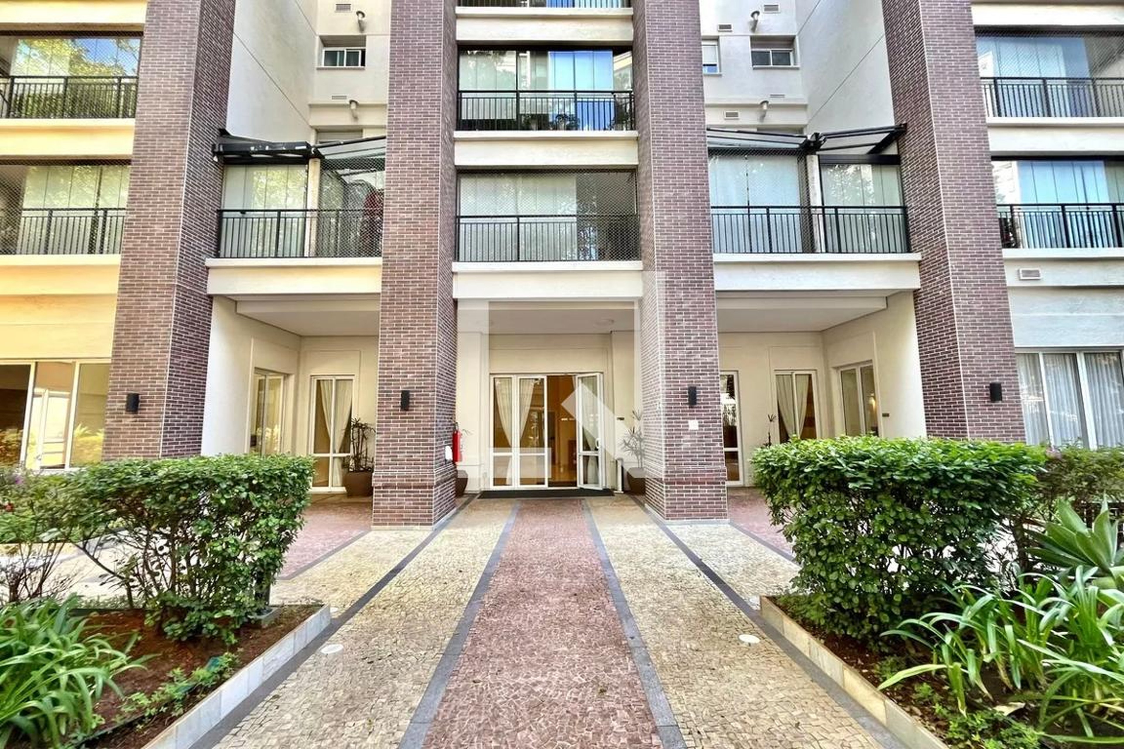 Fachada Condomínio em Rua dos Cafezais, 735