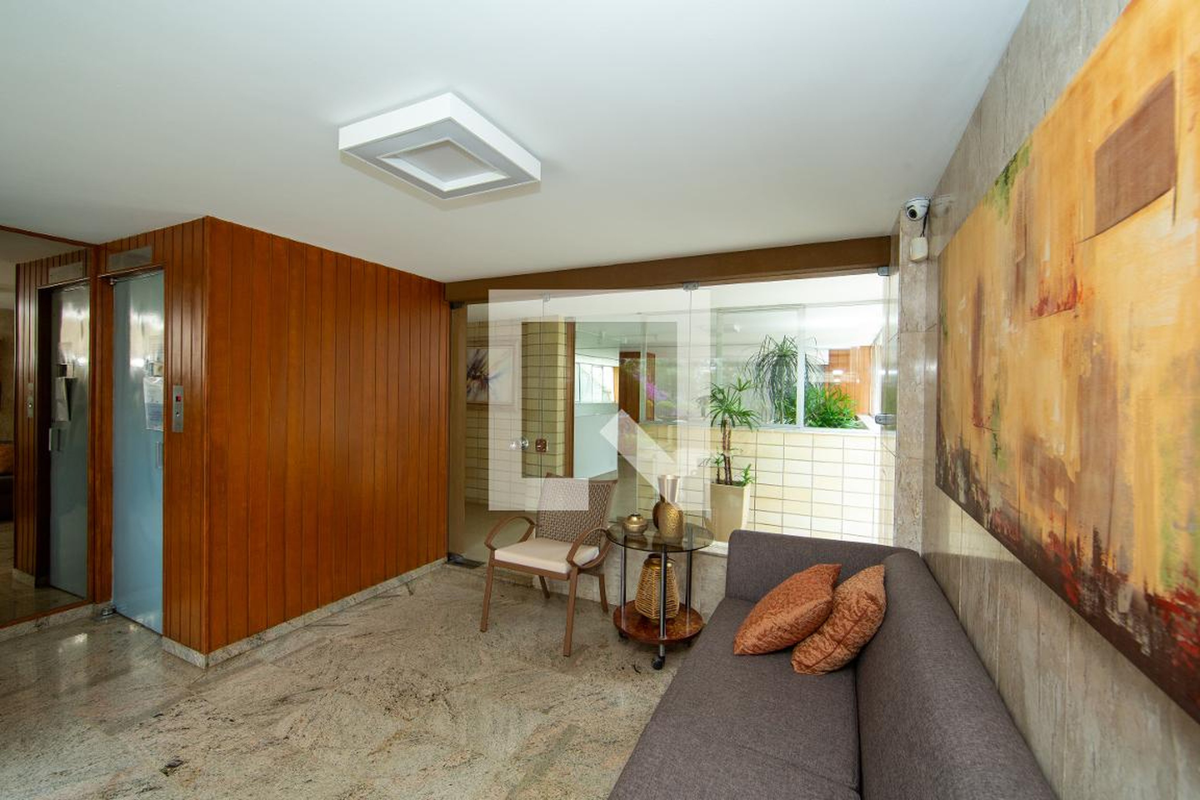 HALL - Isabel Cristina Almeida Castanheira