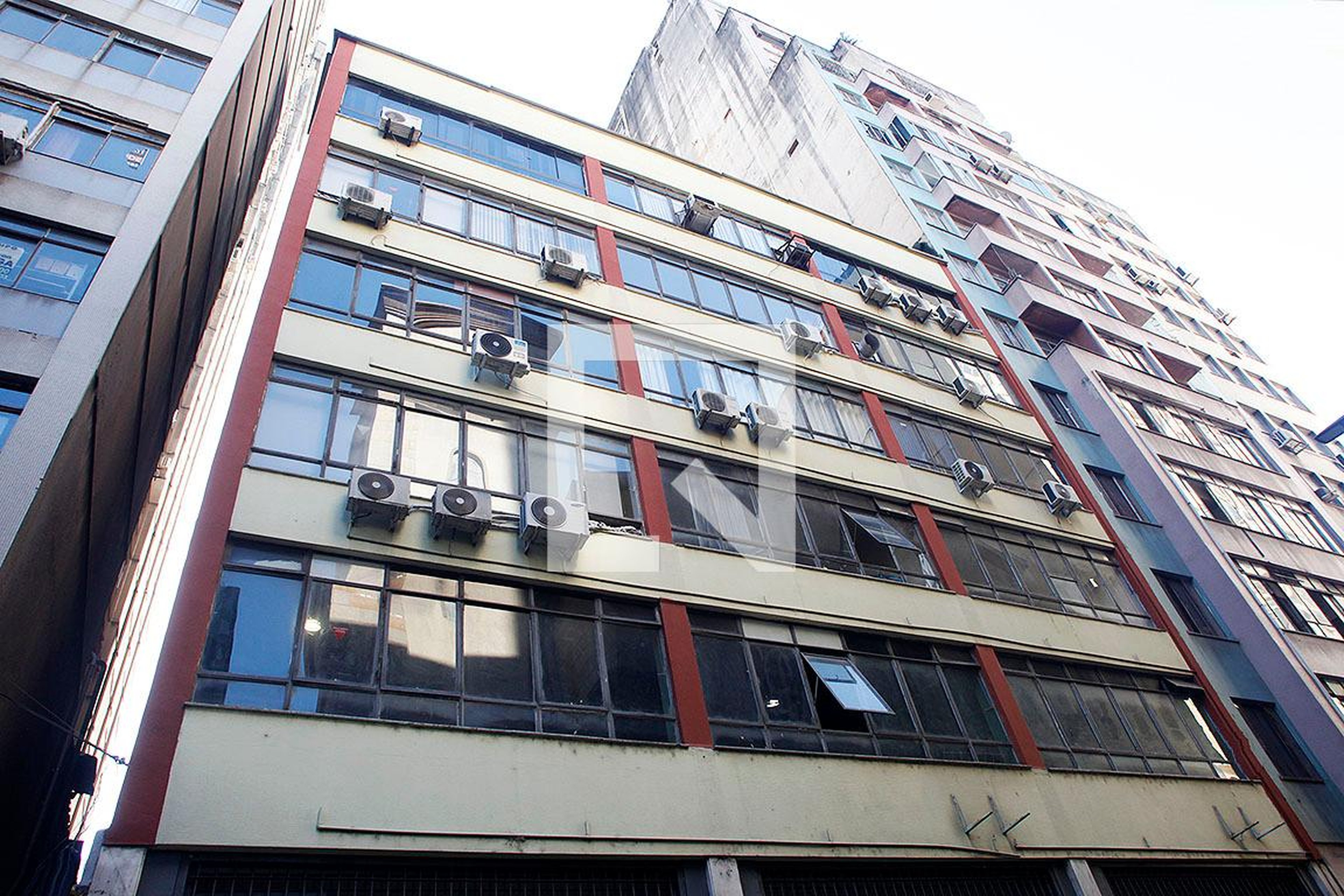 Fachada Condomínio em Rua Vigário José Inácio, 399