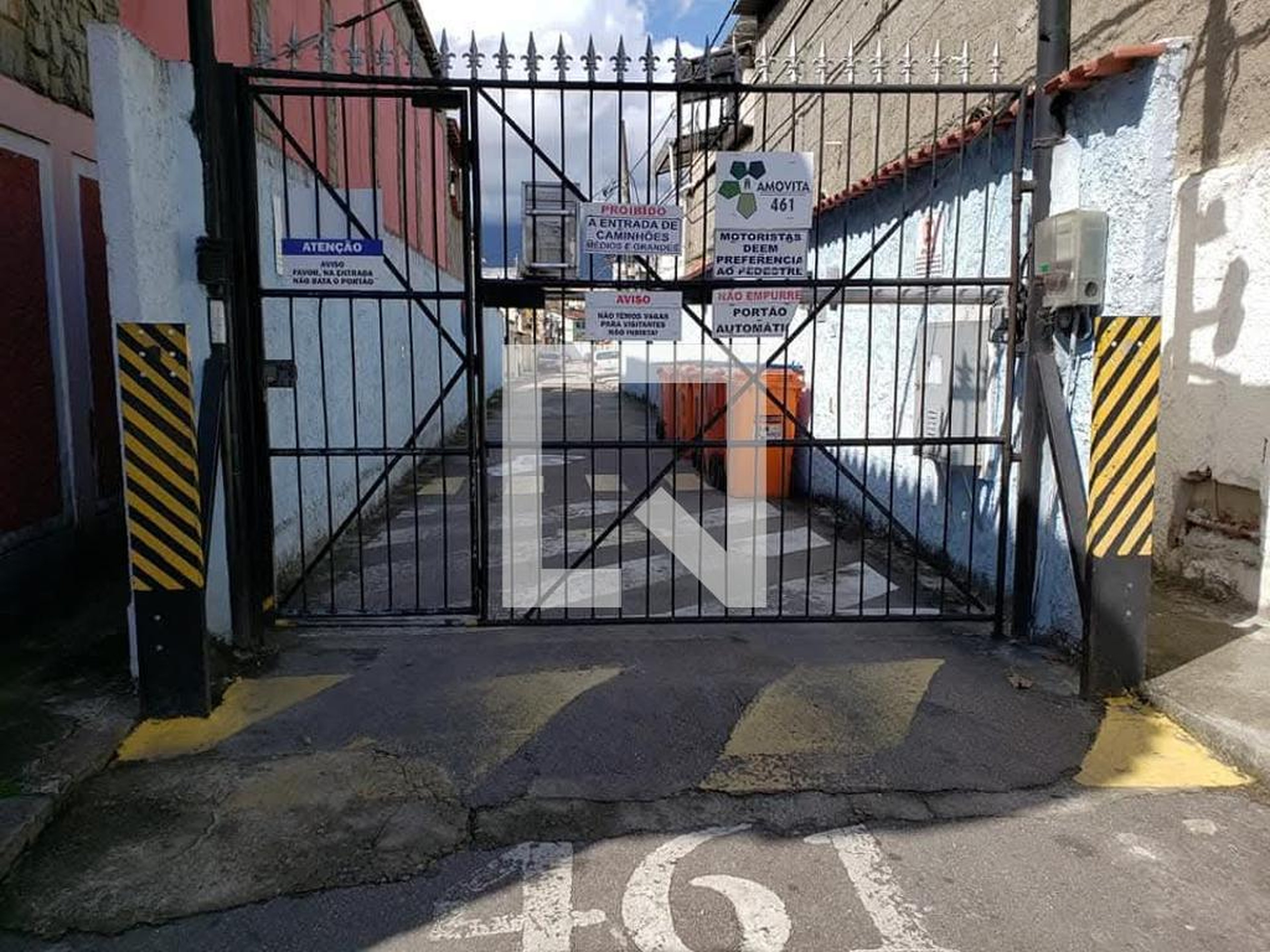 Fachada Condomínio em Estrada Santa Efigênia, 461