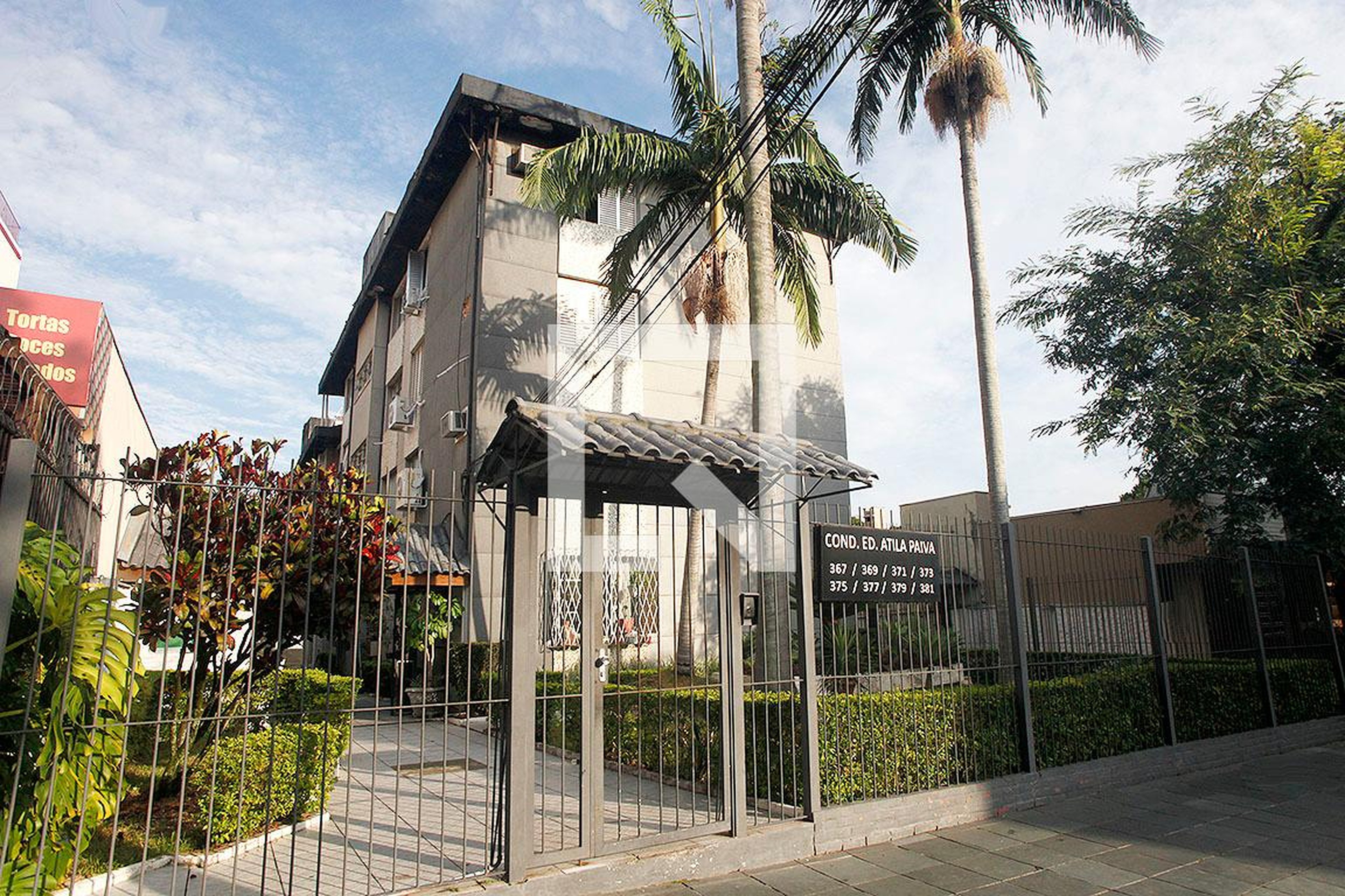 Fachada Condomínio em Rua Silveiro, 371