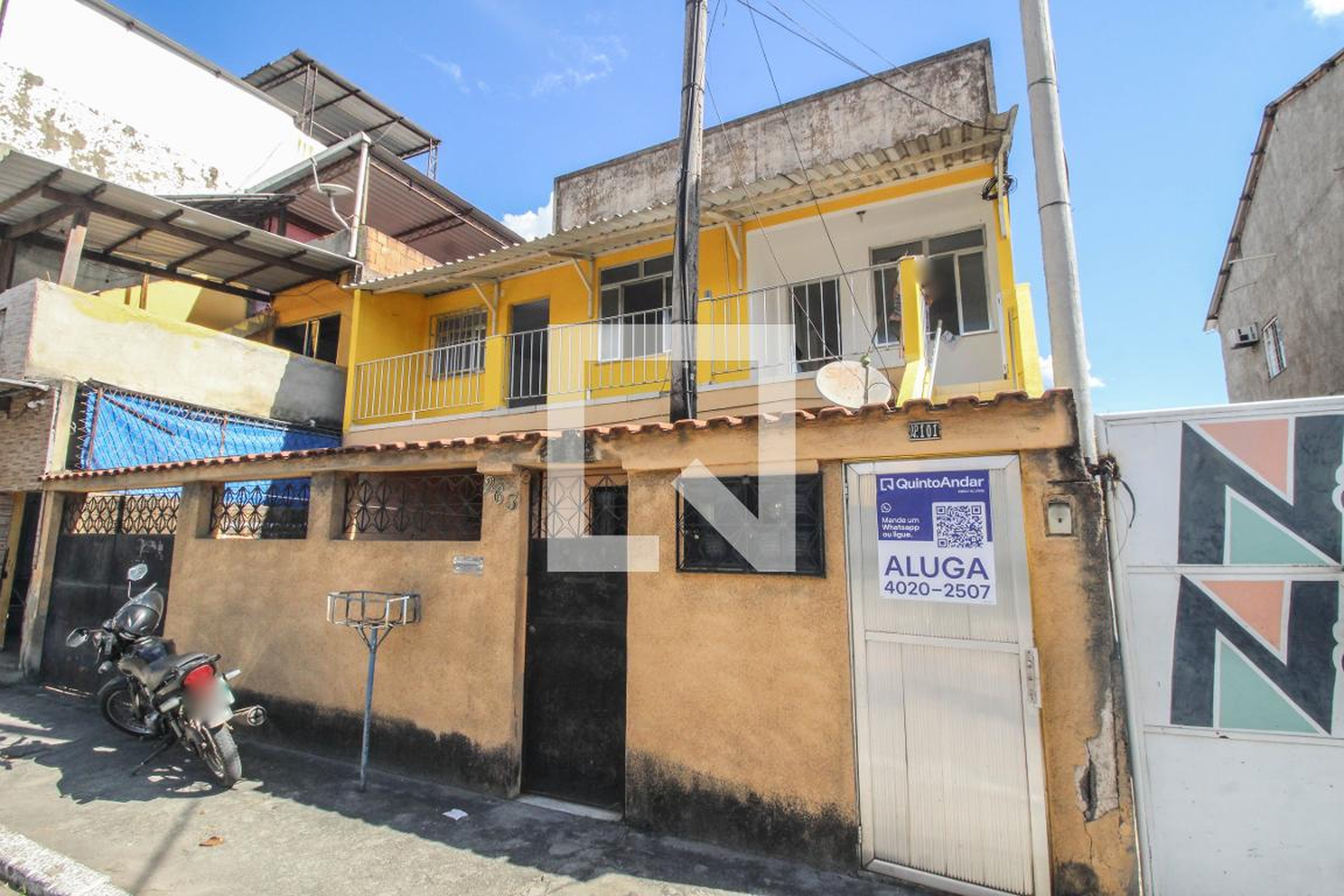 Fachada Condomínio em Rua Manoel Teixeira, 263