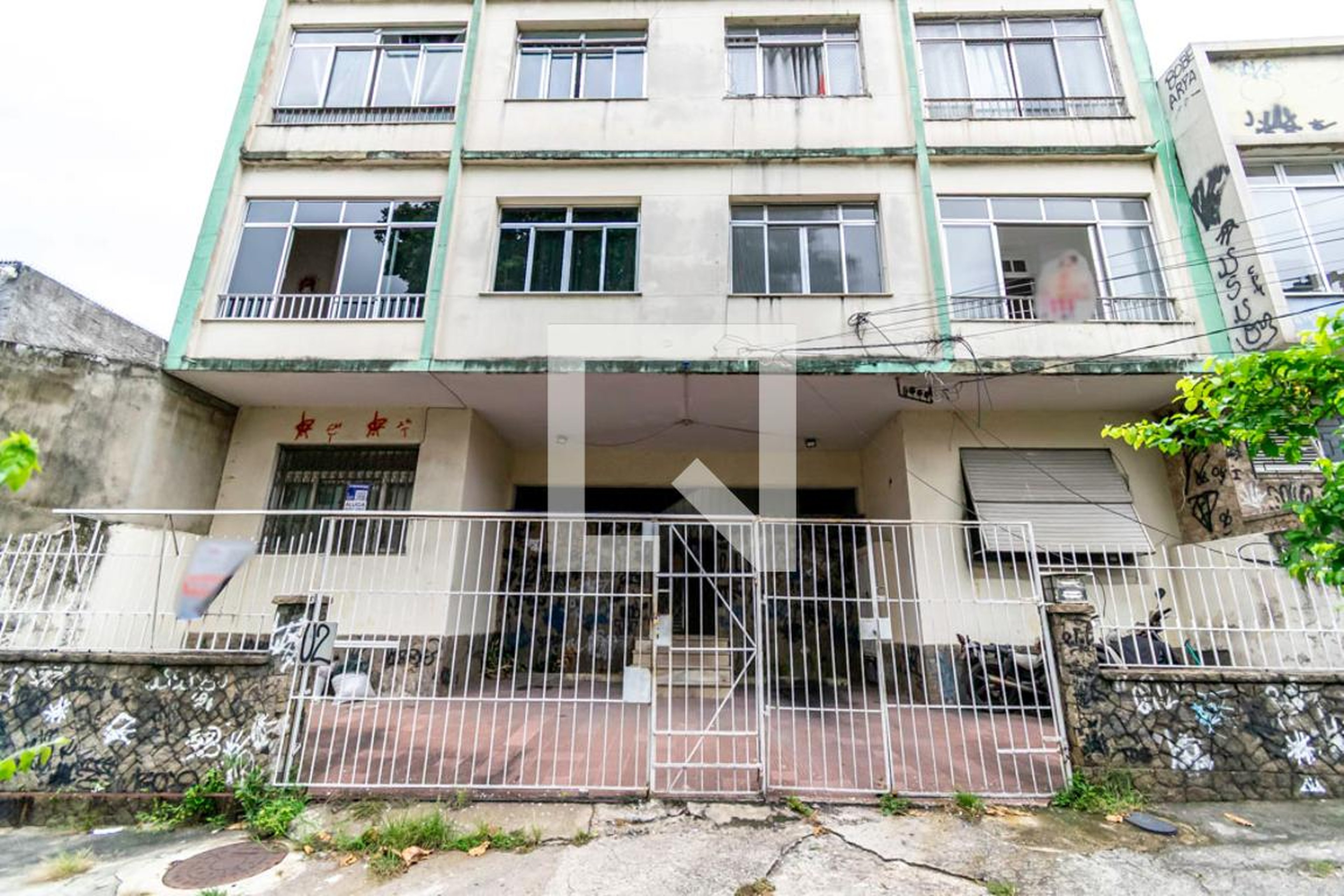 Fachada do Prédio Condomínio em Estrada do Engenho da Pedra, 47