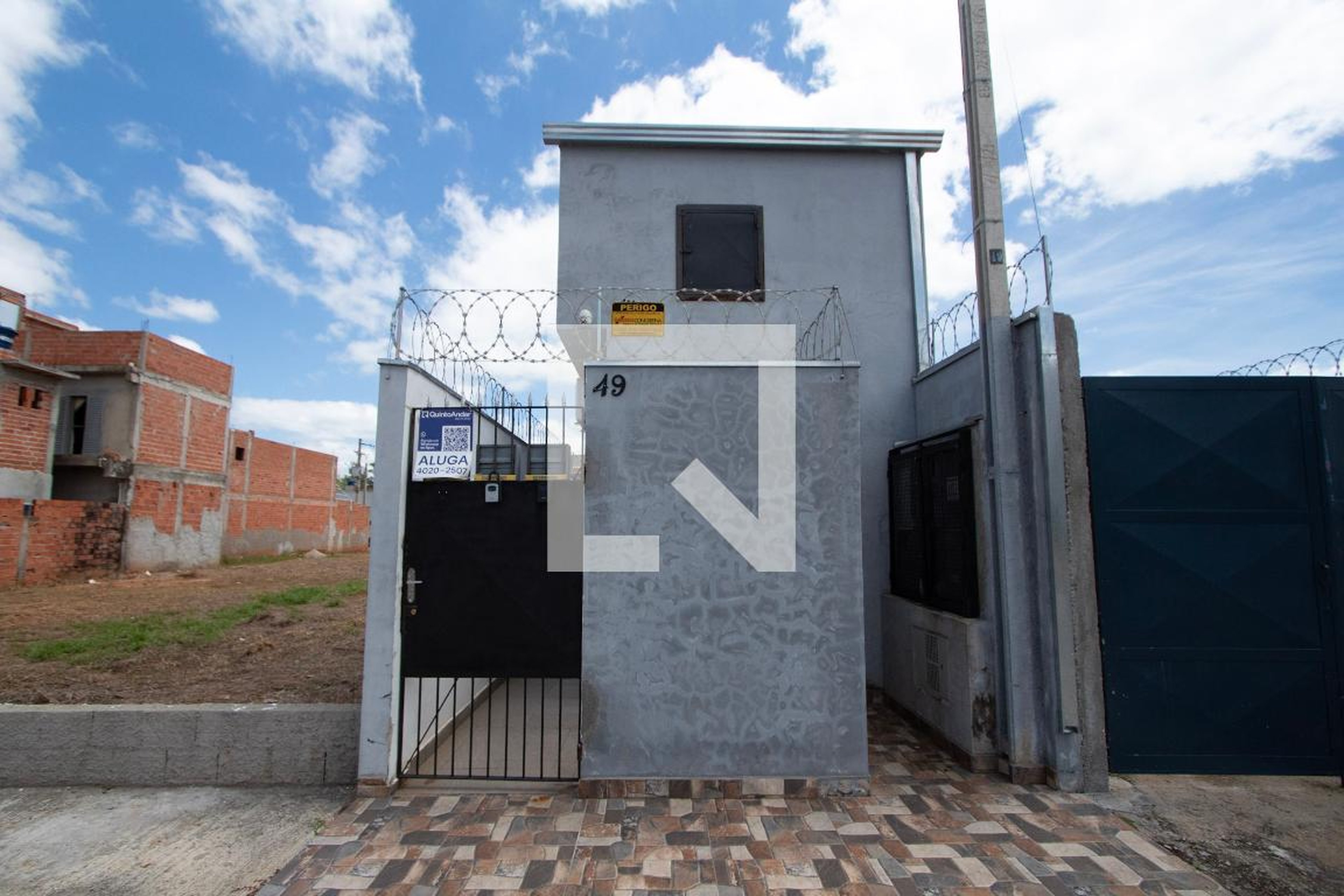 Fachada Condomínio em Rua Simphoriano Martinez, 361