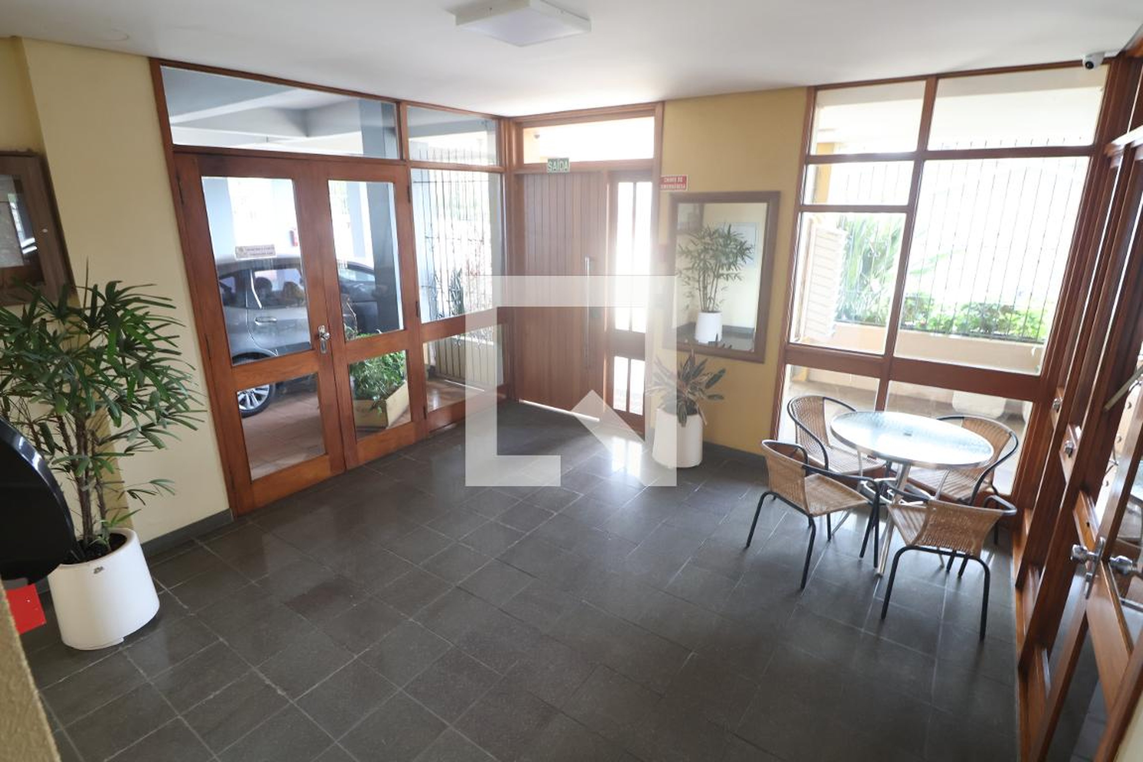 Hall de entrada - Edifício Karine