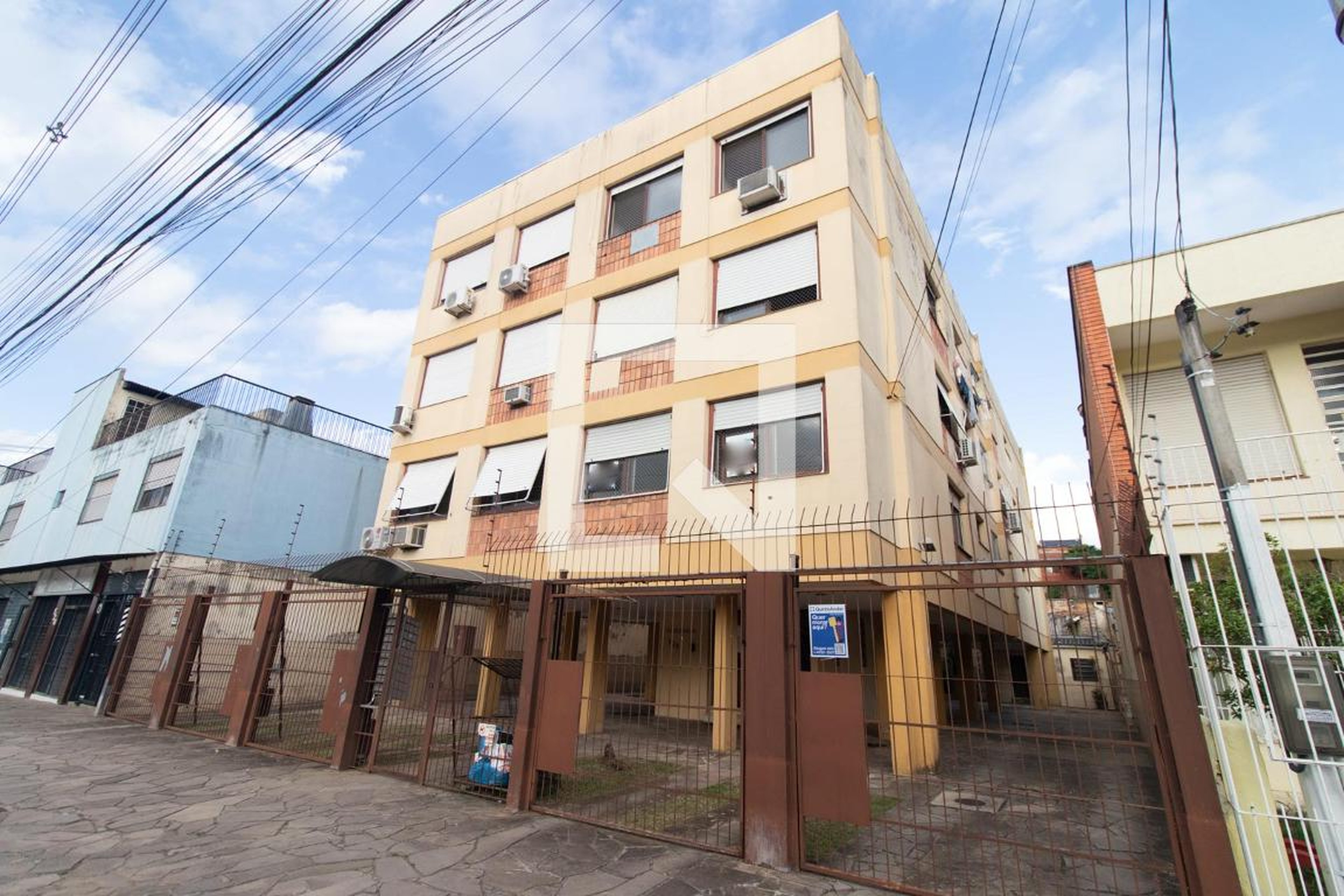 Fachada Condomínio em Rua Teixeira de Freitas, 538