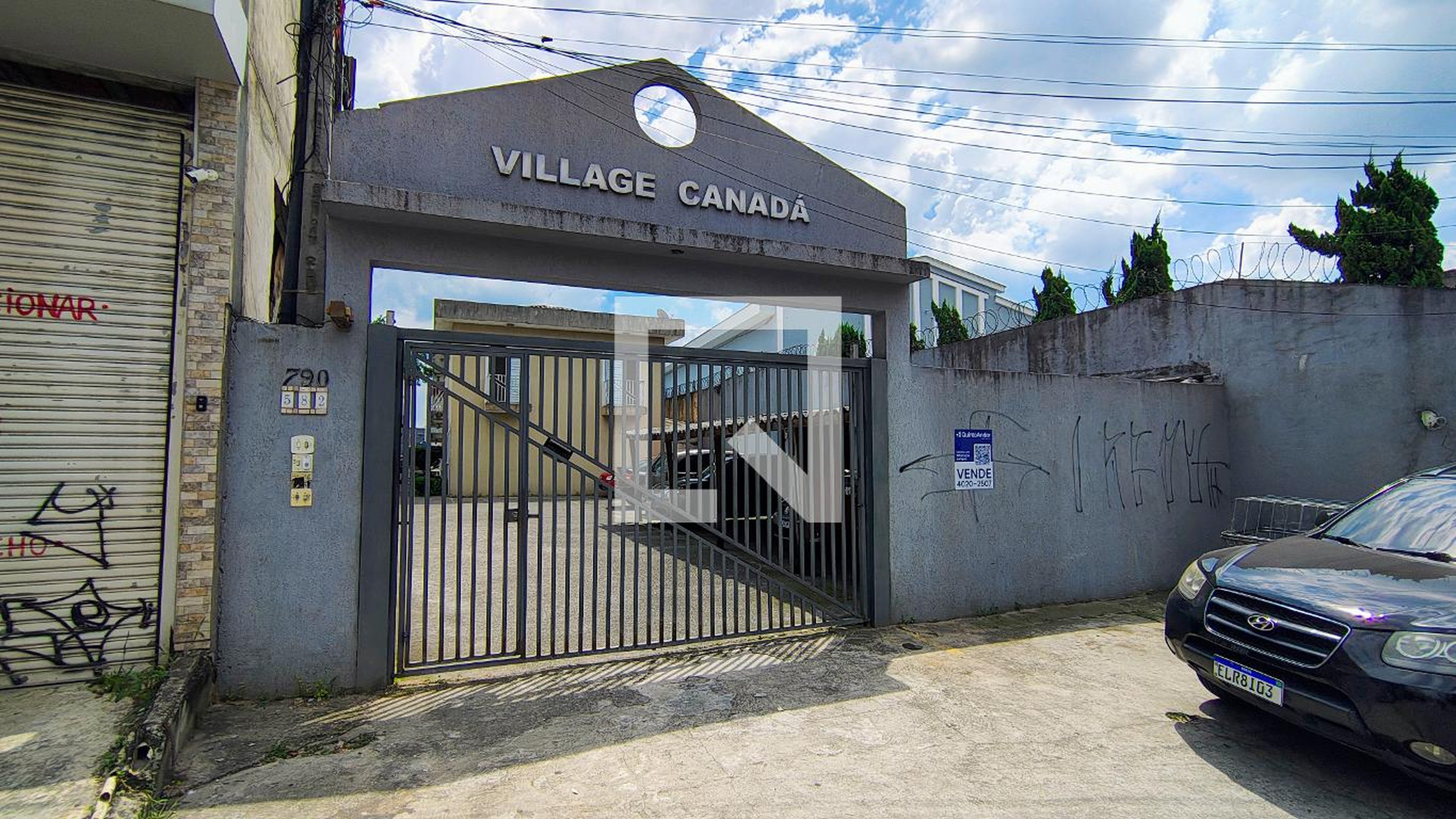 Fachada Condomínio Village Canadá