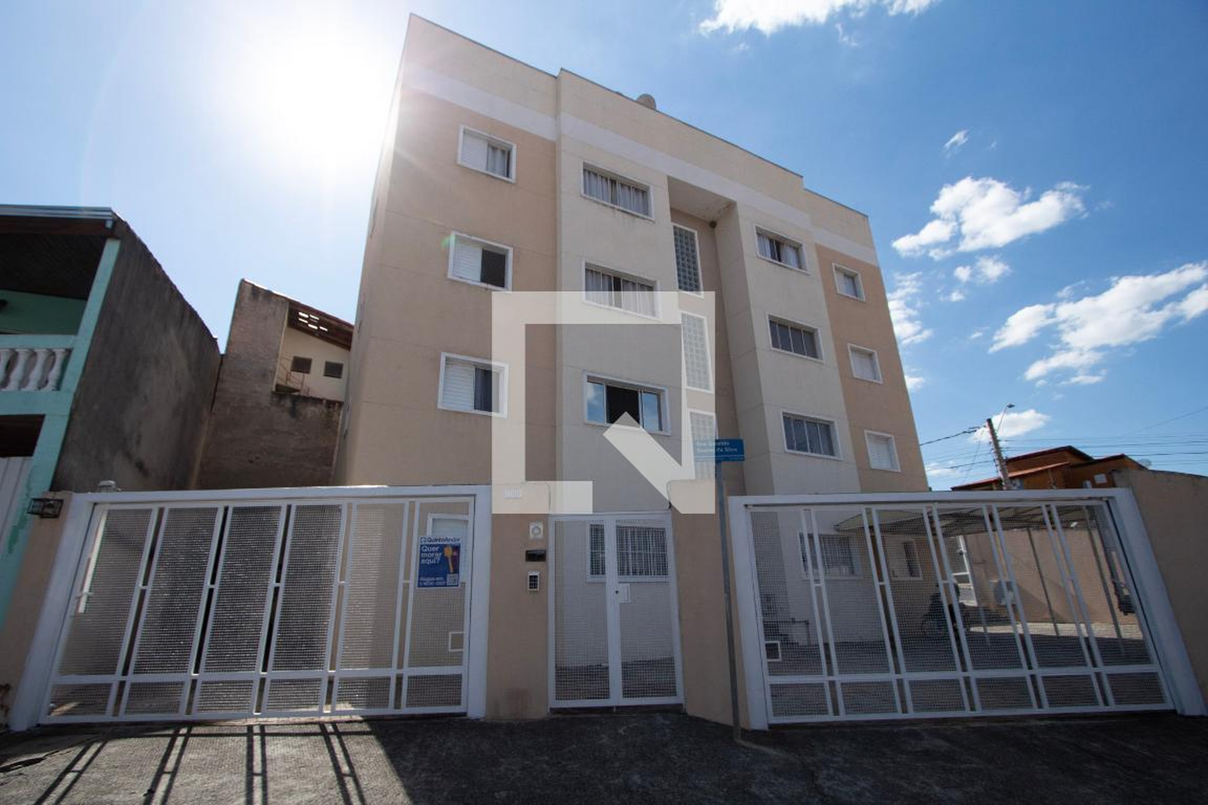 Fachada Condomínio em Rua Edesio Gomes, 196