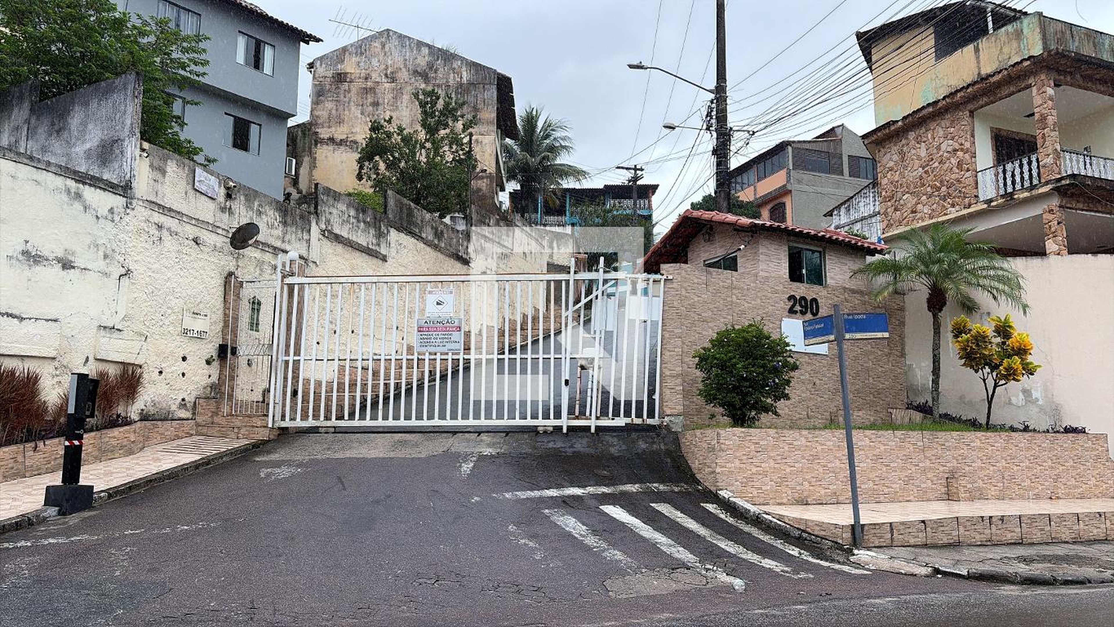 Fachada Condomínio em Rua Janete Clair, 54