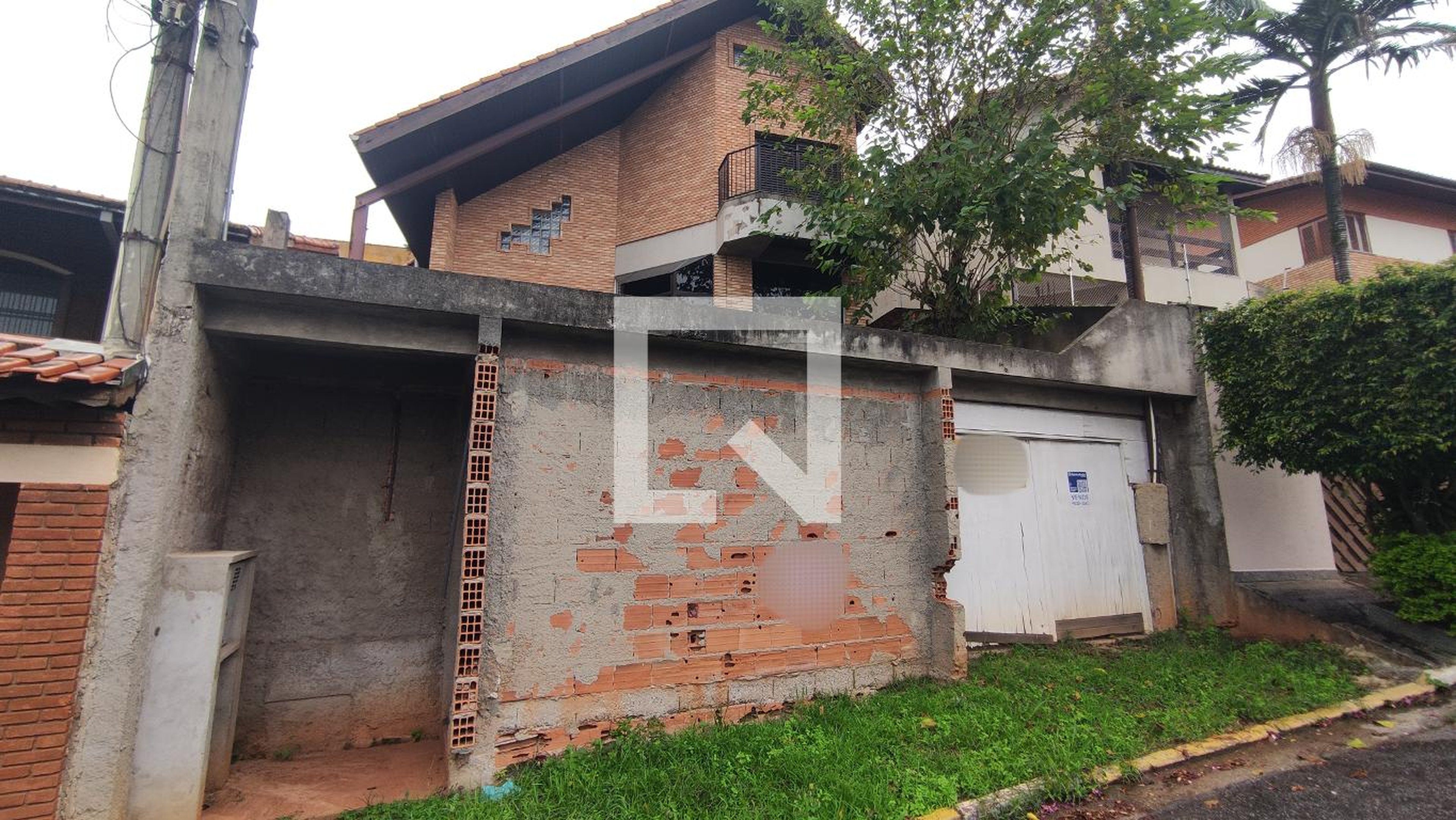 Fachada Condomínio em Rua Vereda Beta, 12