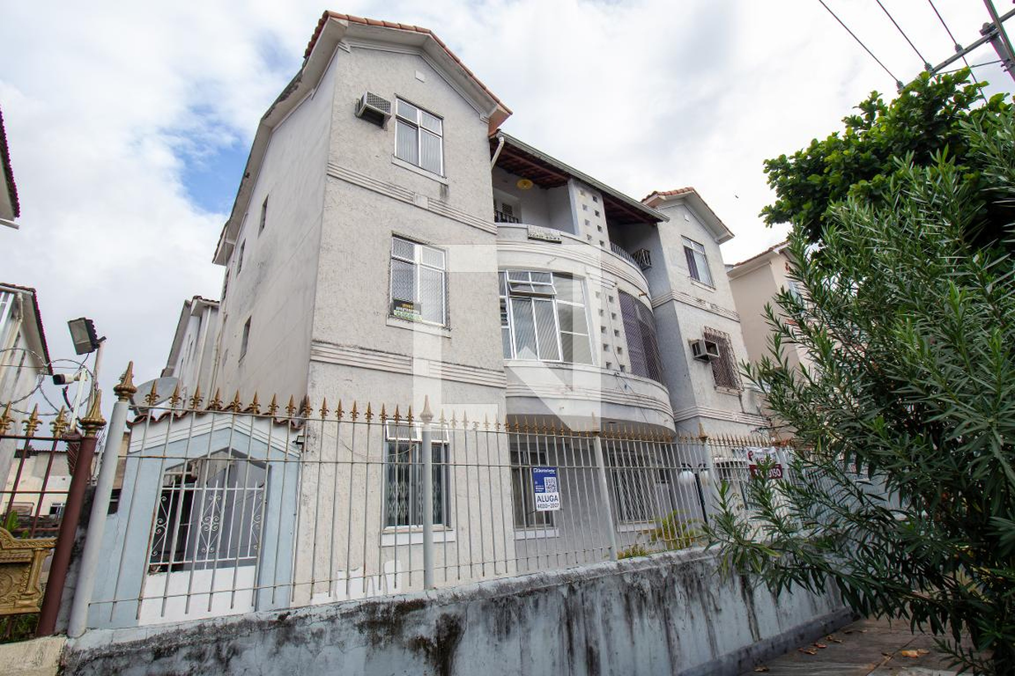 Fachada Condomínio em Avenida Meriti, 96