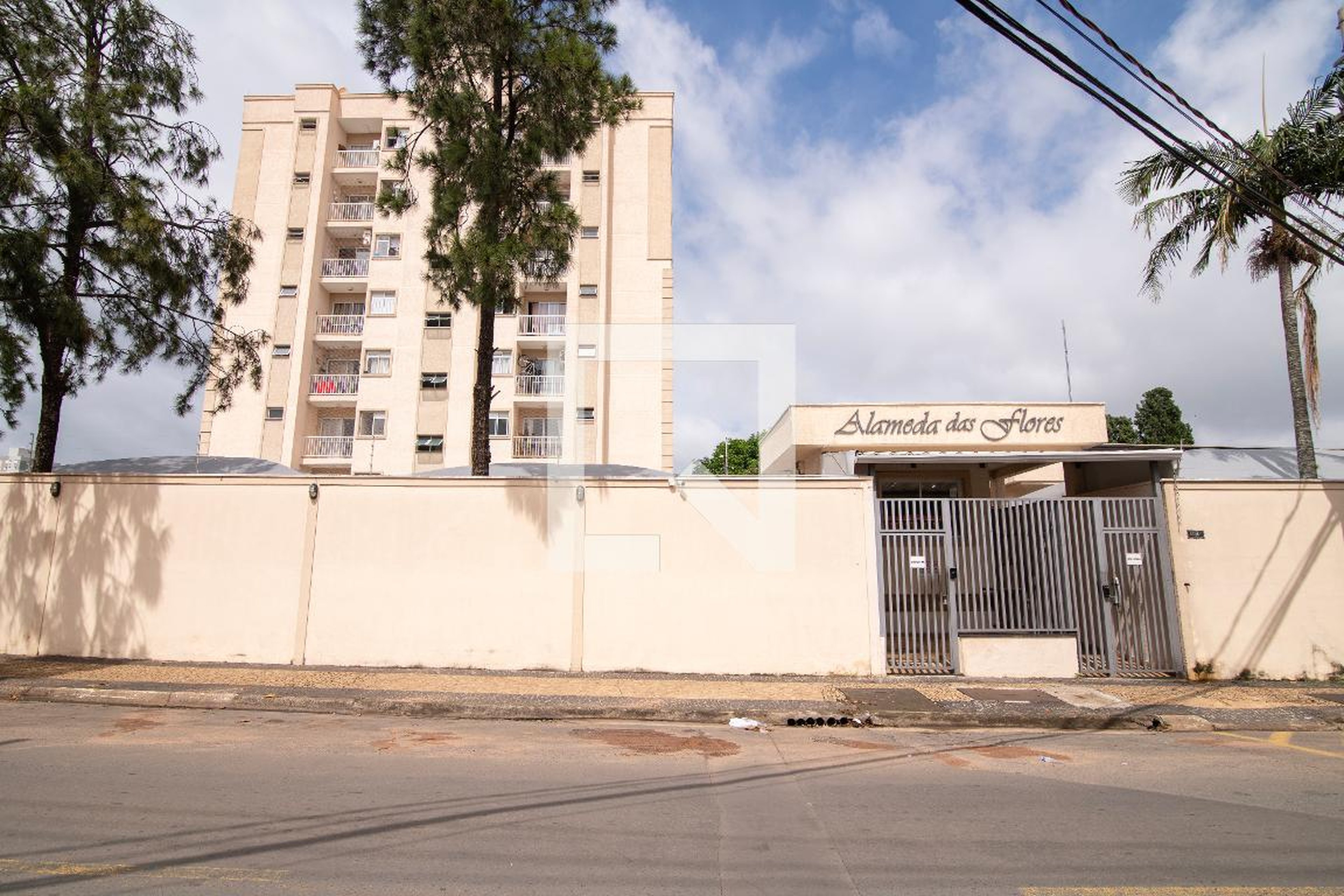 Fachada do Condomínio Condomínio Alameda das Flores