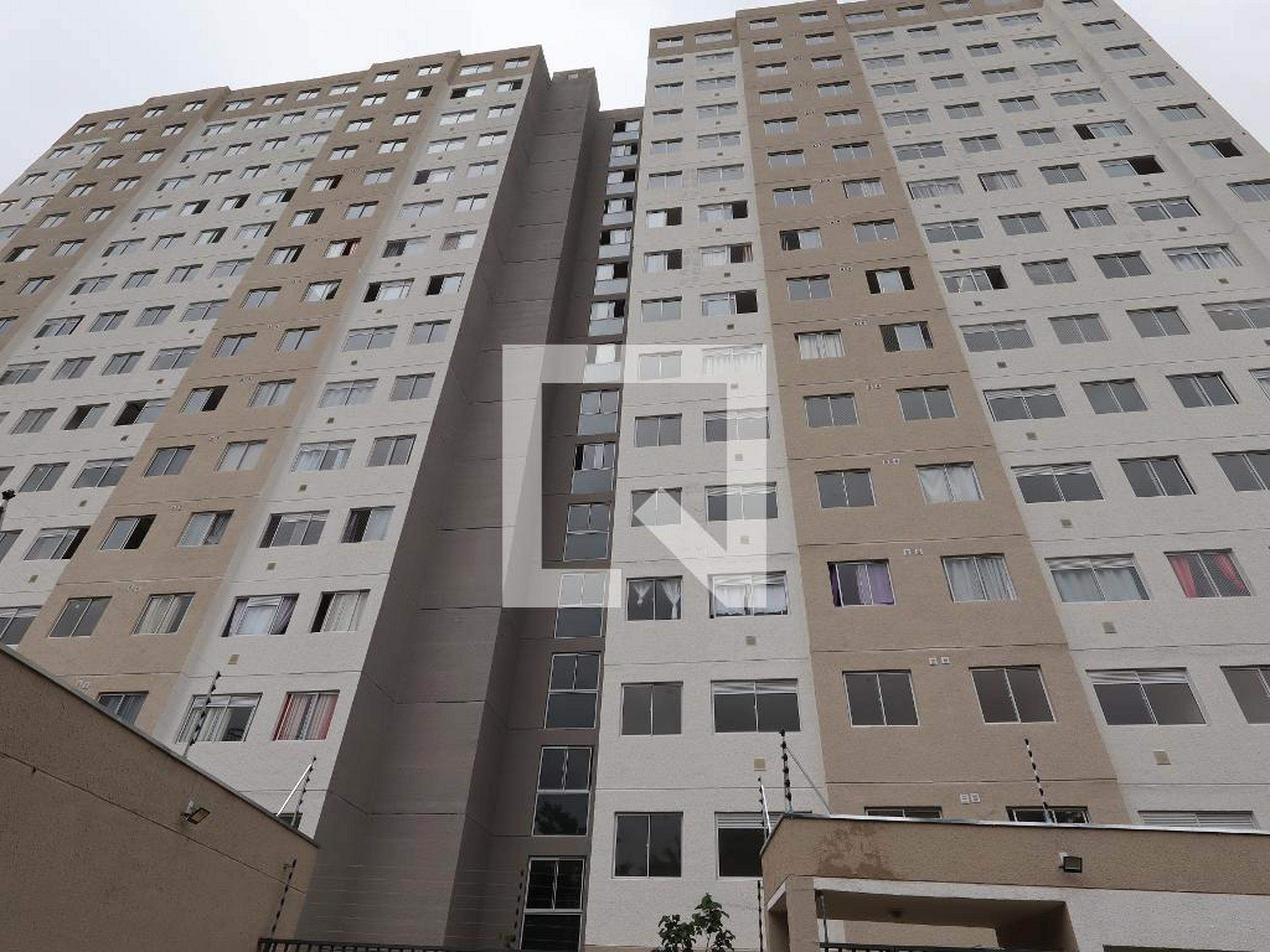 Fachada Condomínio em Rua Crésilas, 32