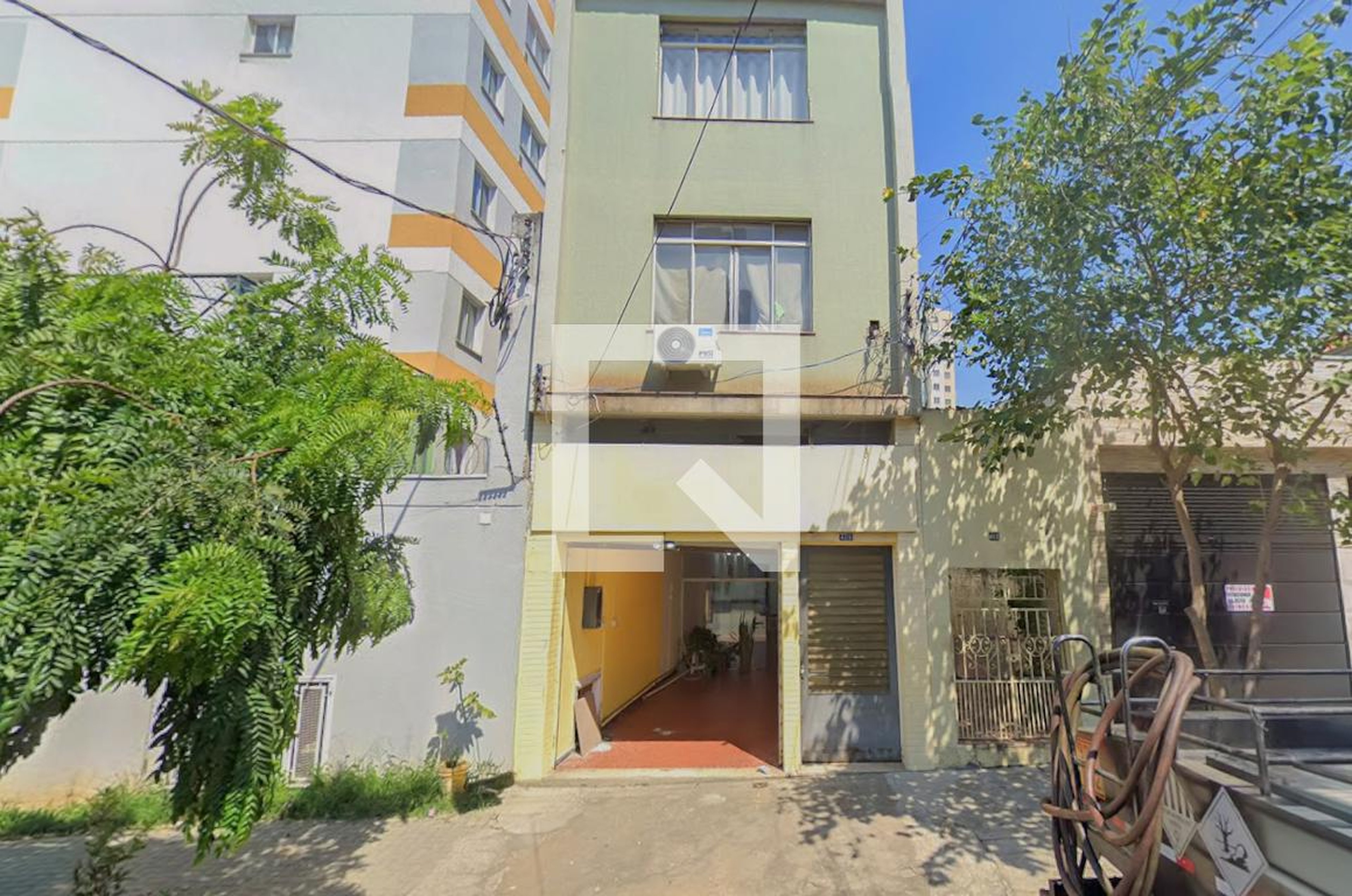 Fachada Condomínio em Rua Freire da Silva, 405