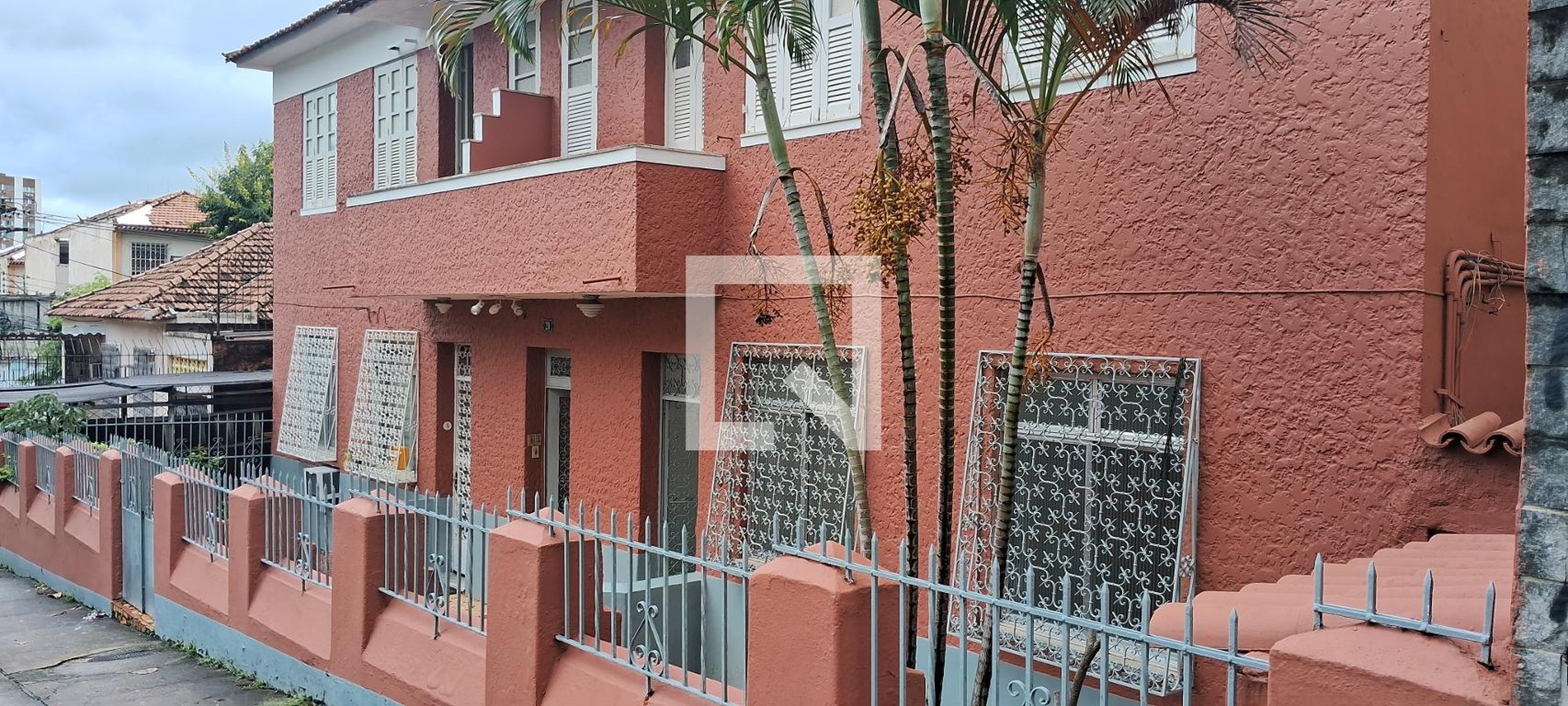 Fachada Condomínio em Rua Ernestina, 20