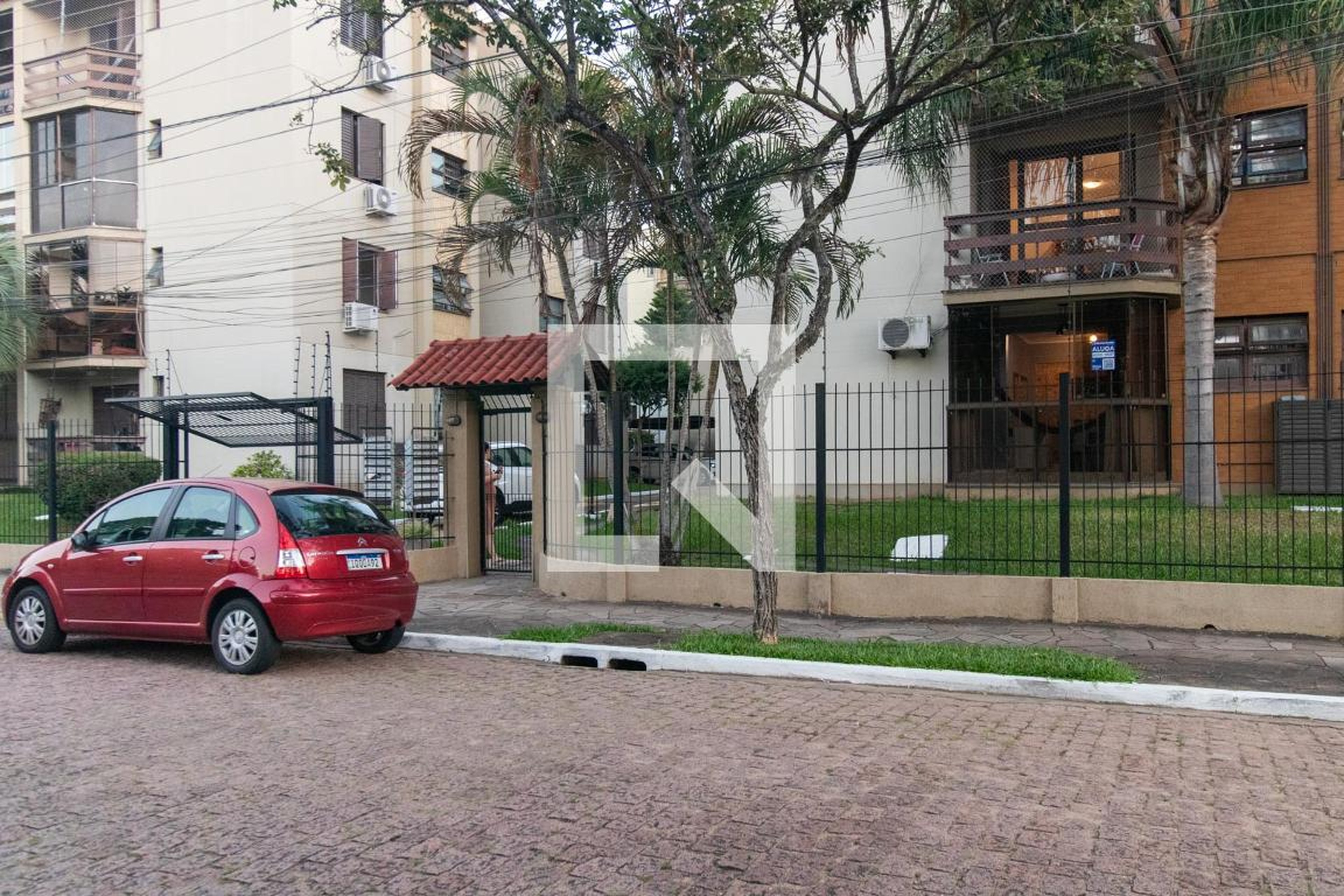 Fachada Condomínio em Rua Ivo Janson, 190