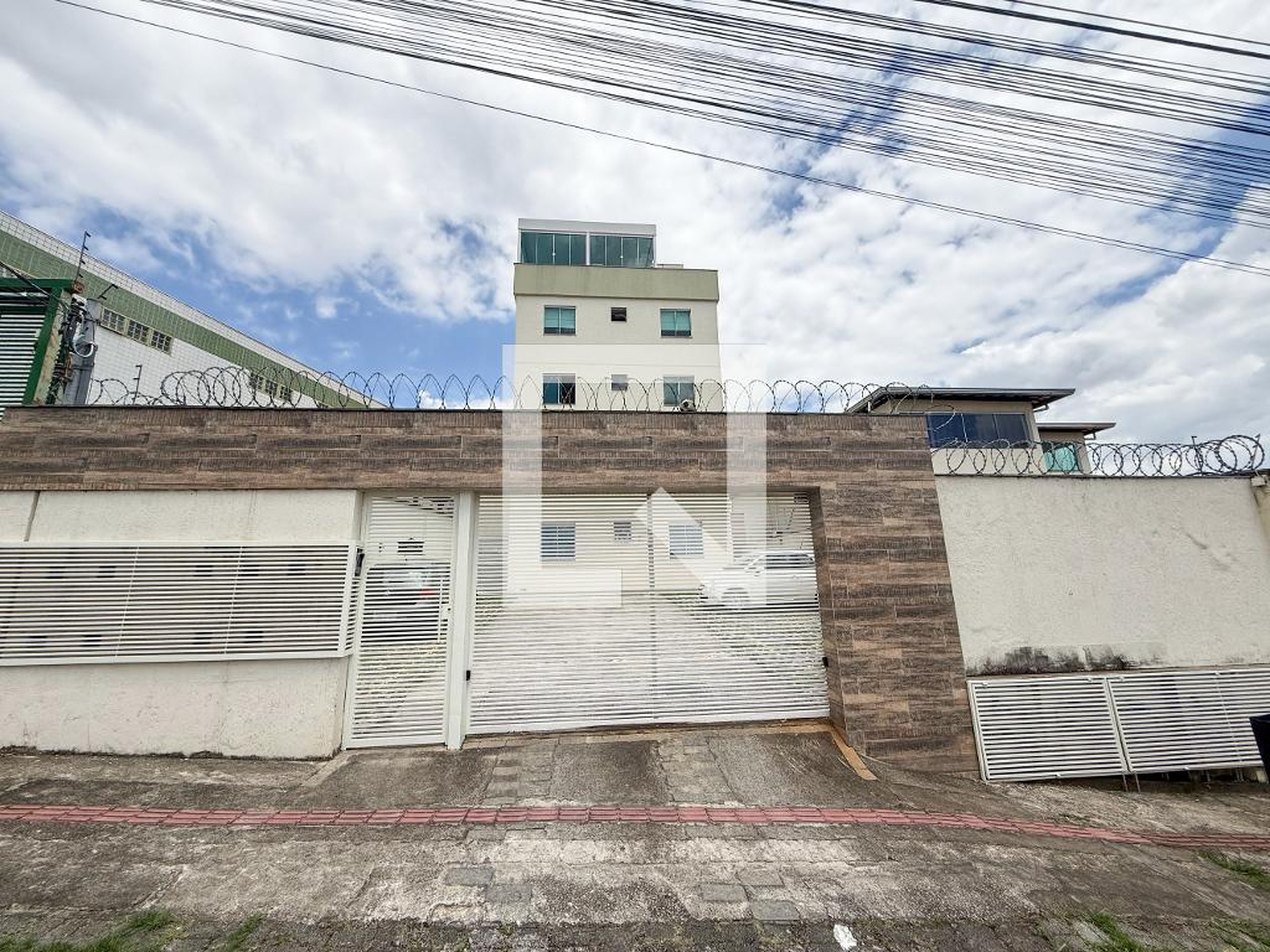 Fachada Condomínio em Rua Eucalípto, 532