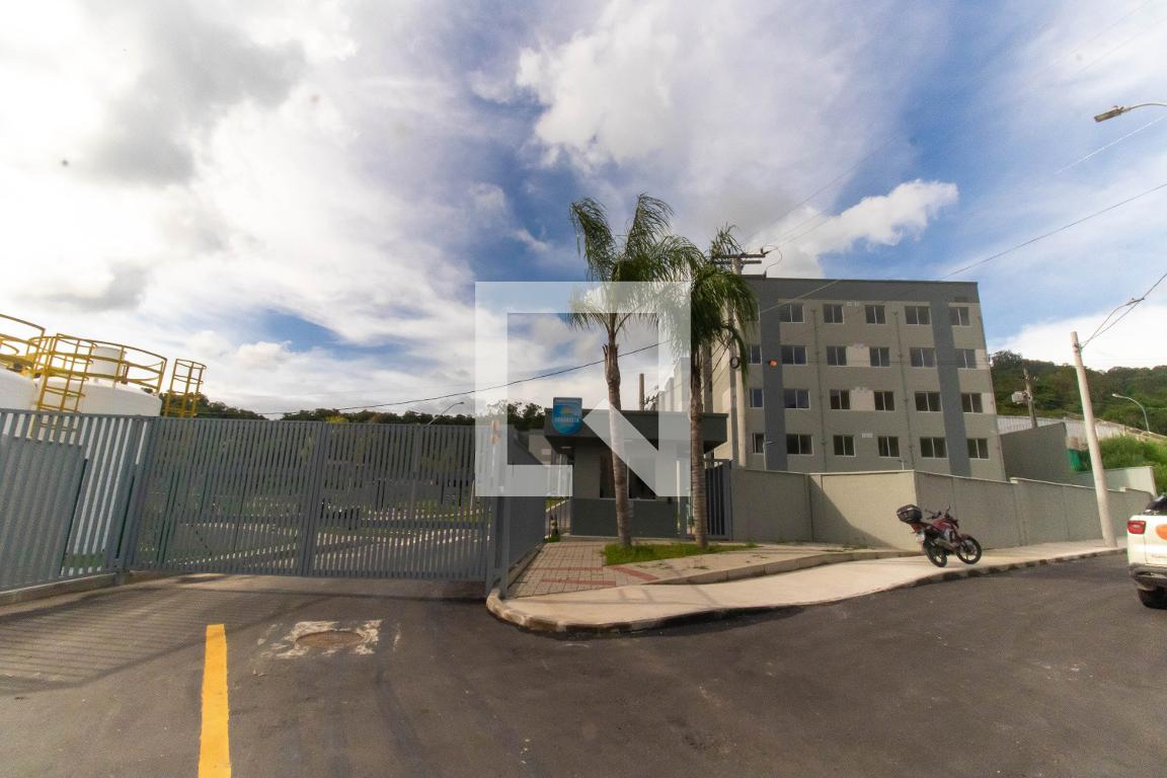 Fachada Condomínio em RJ-106, 0