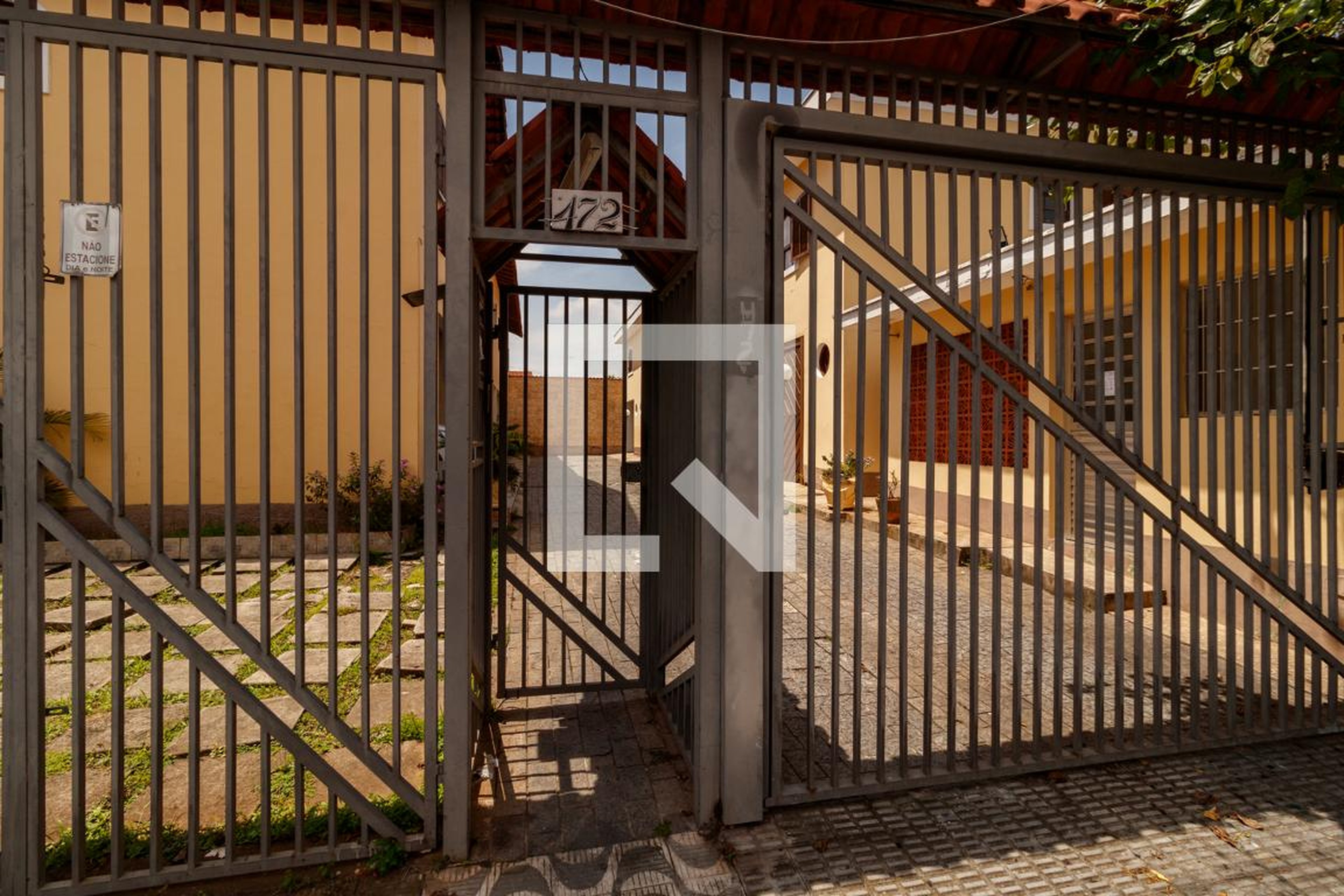 Fachada do condomínio Condomínio em Rua Crisciúma, 472