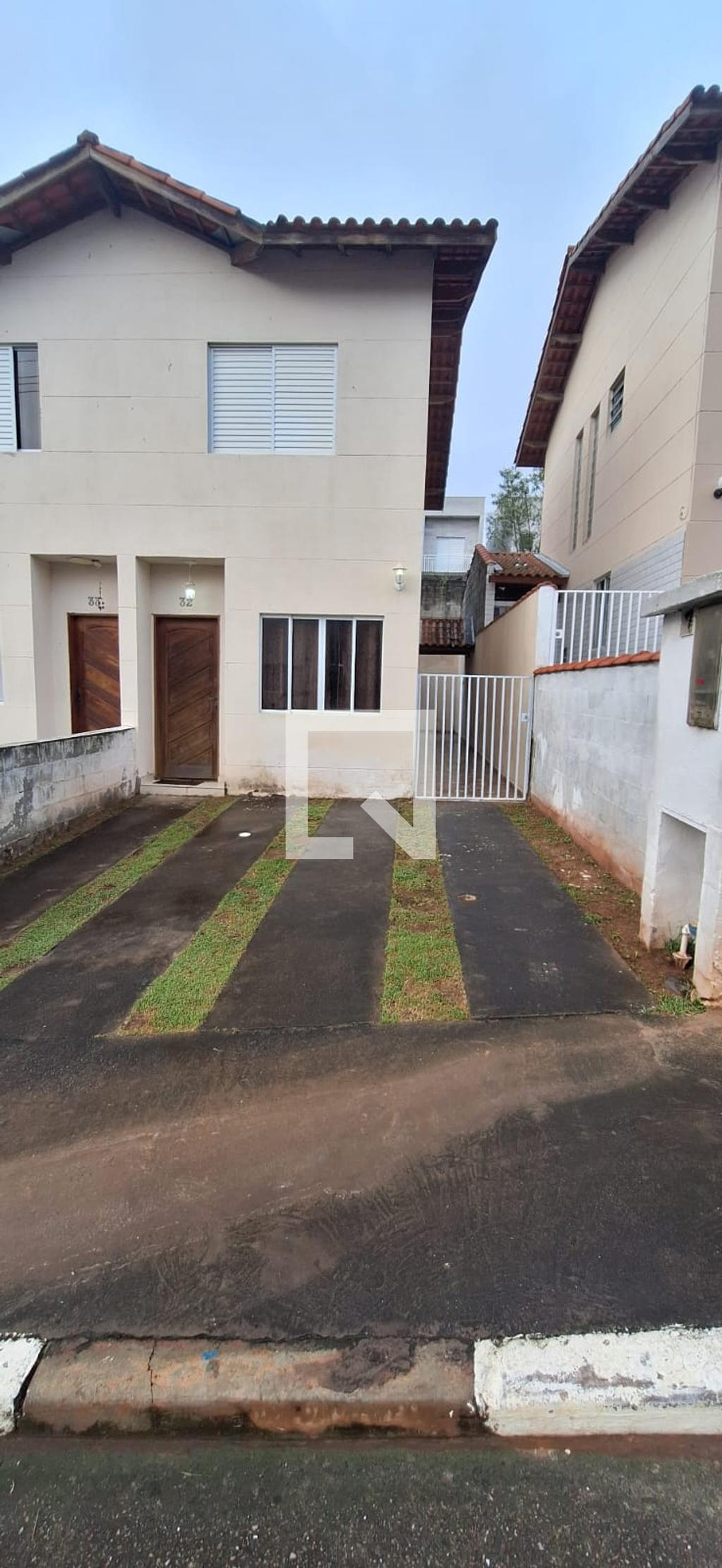 Fachada Condomínio em Estrada dos Pereiras, 3489