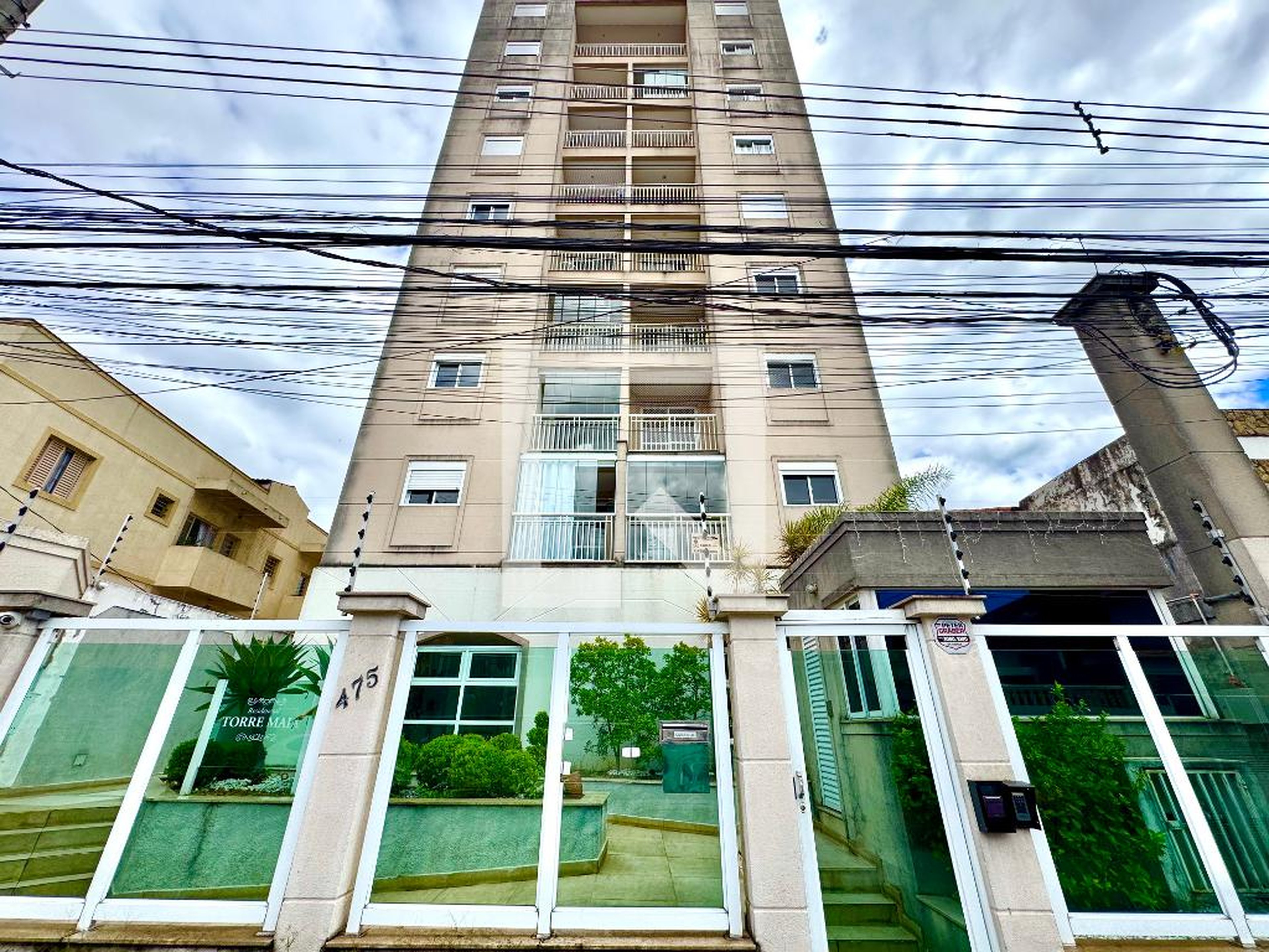 Fachada Condomínio em Rua Mena, 475