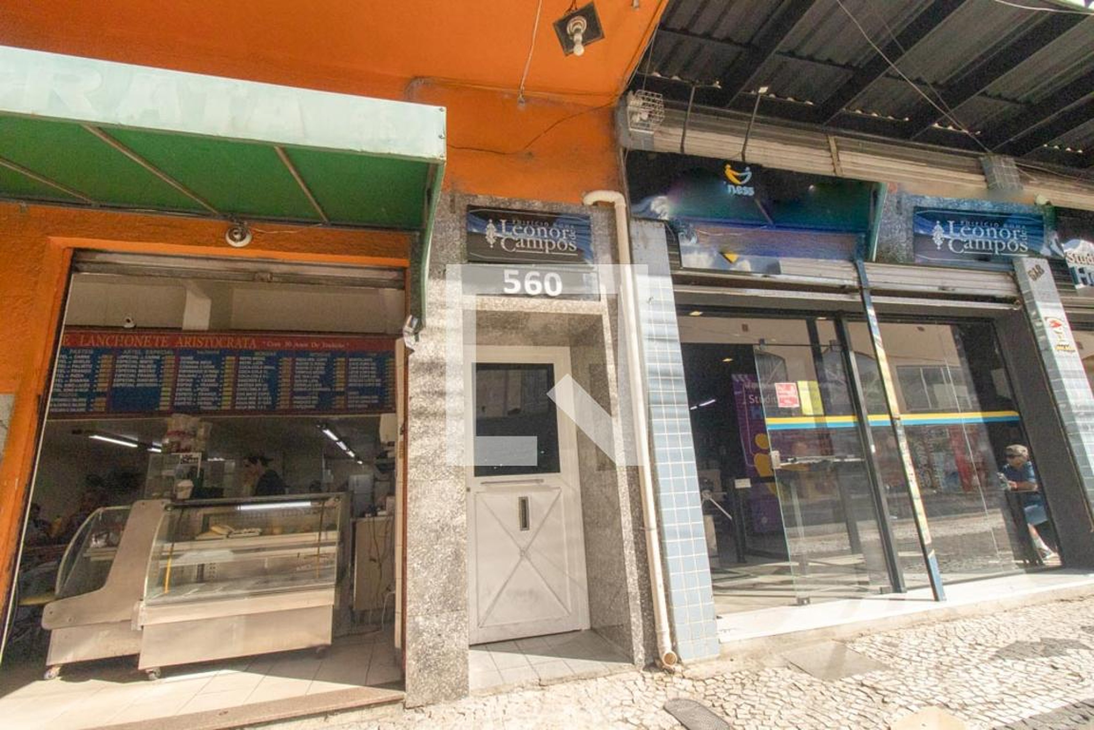 Fachada do Prédio Condomínio em Rua Pedro Ivo, 560