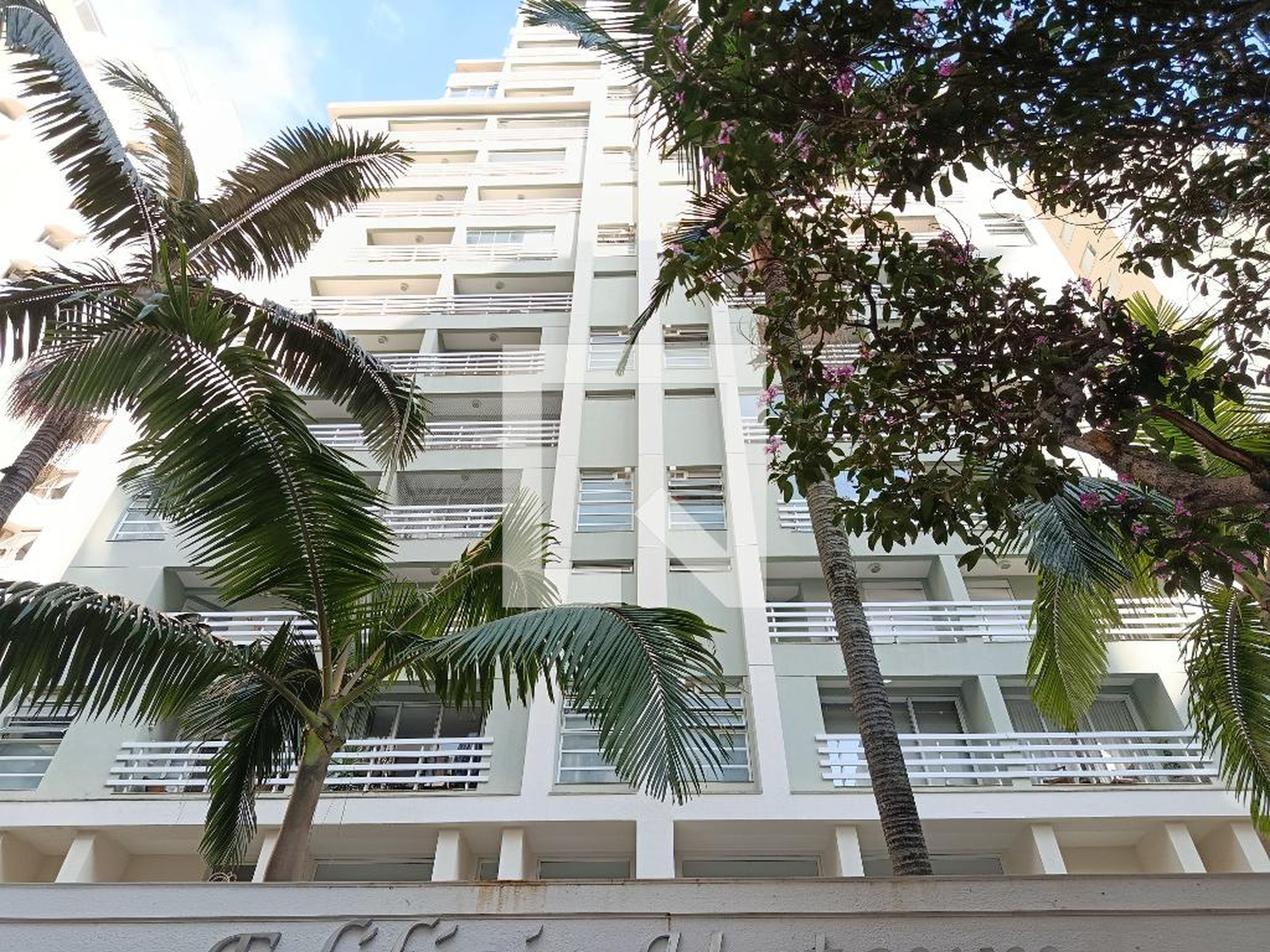 Fachada Edifício Uptown West Side East Side