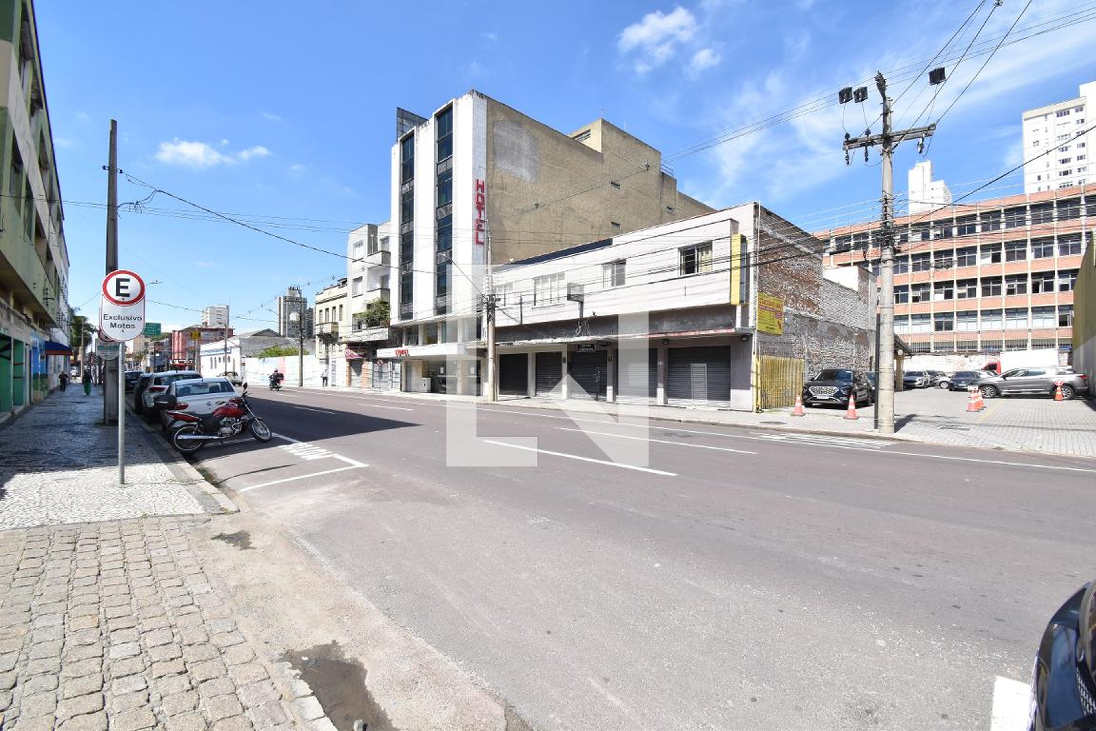 Fachada Condomínio em Rua João Negrão, 558