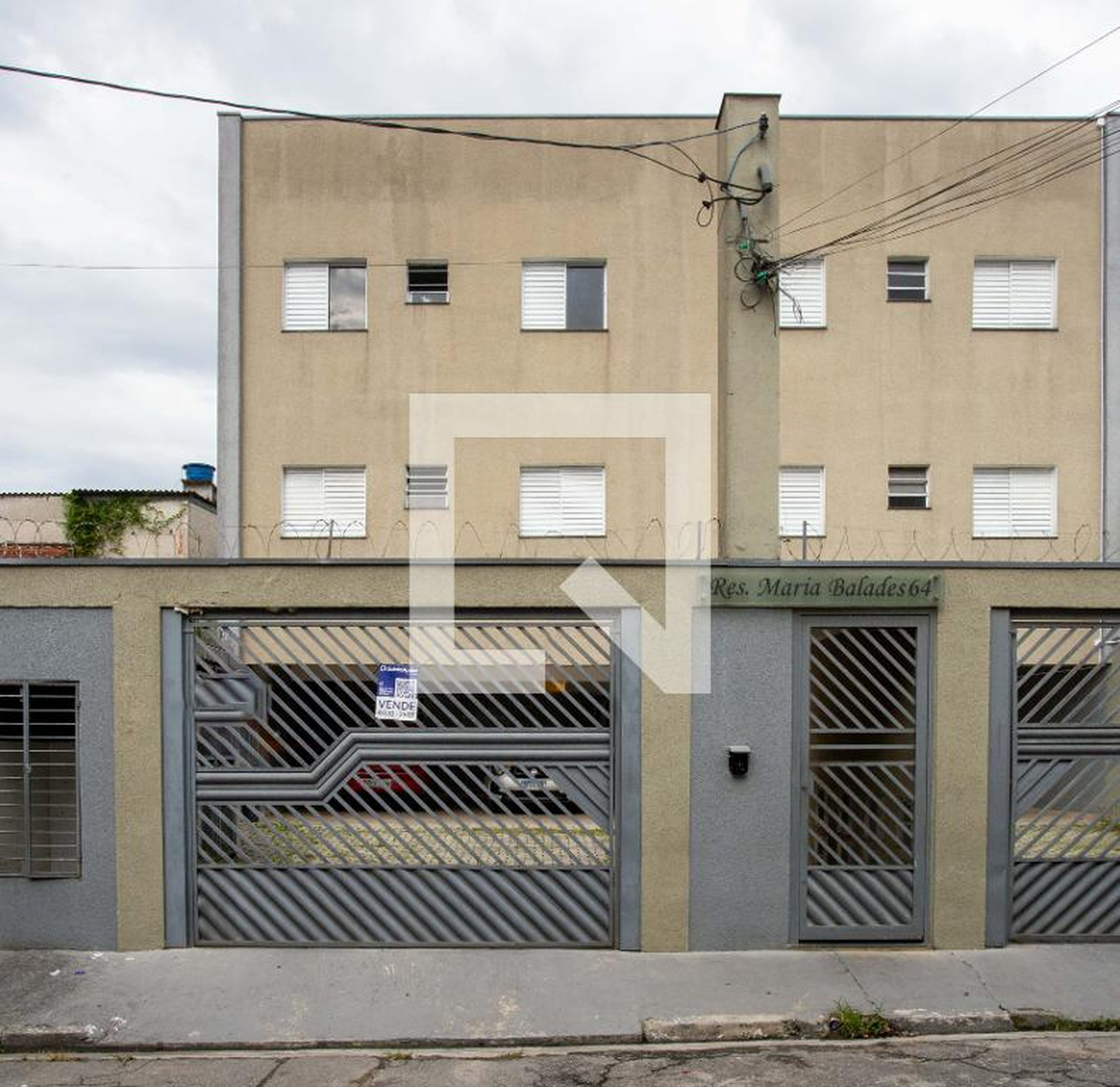 Fachada do Prédio Condomínio em Rua Maria Balades Correa, 64