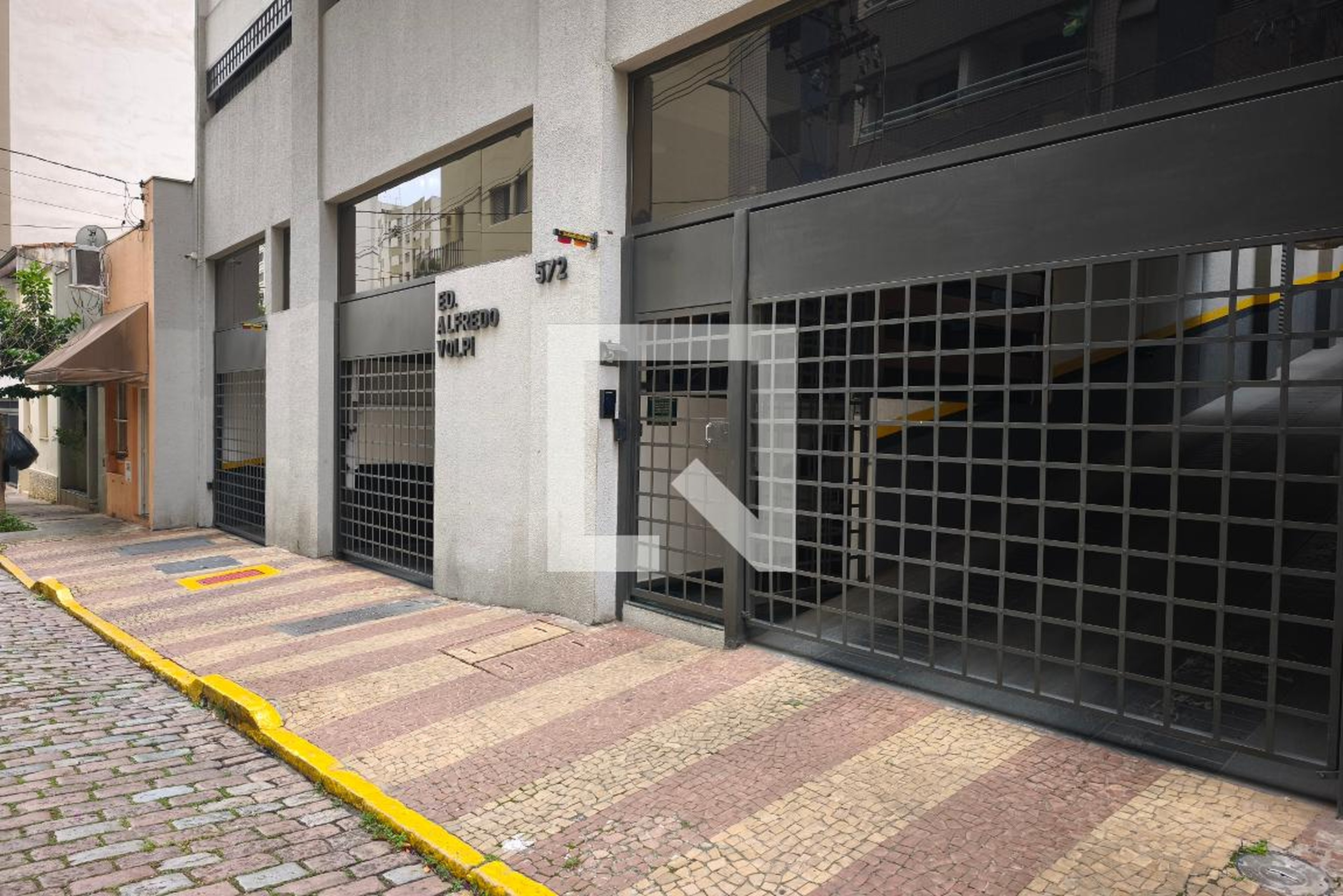 Fachada do Condomínio Condomínio em Rua Antônio Cesarino, 572