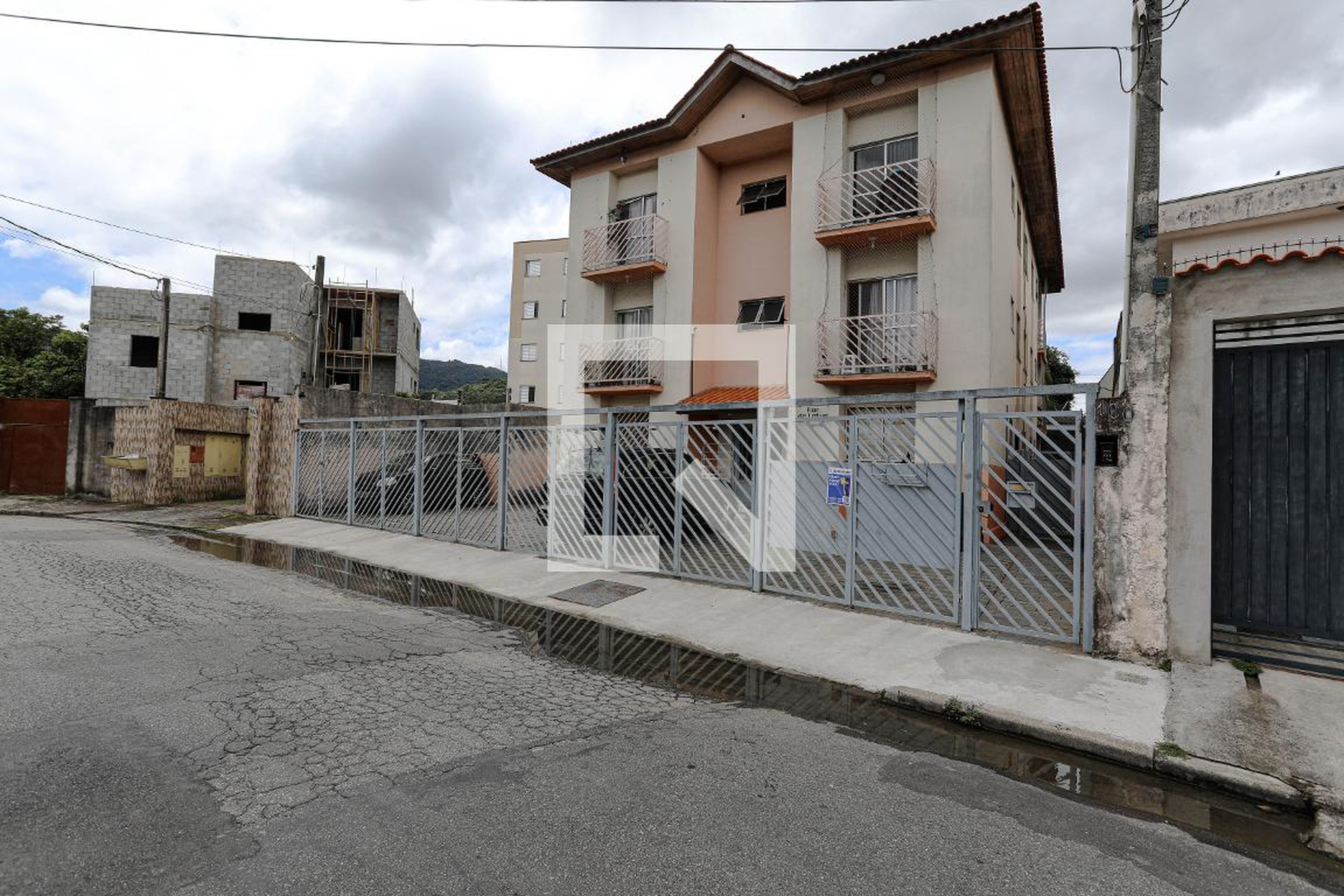Fachada Condomínio em Rua Antônio Gonçalves, 100