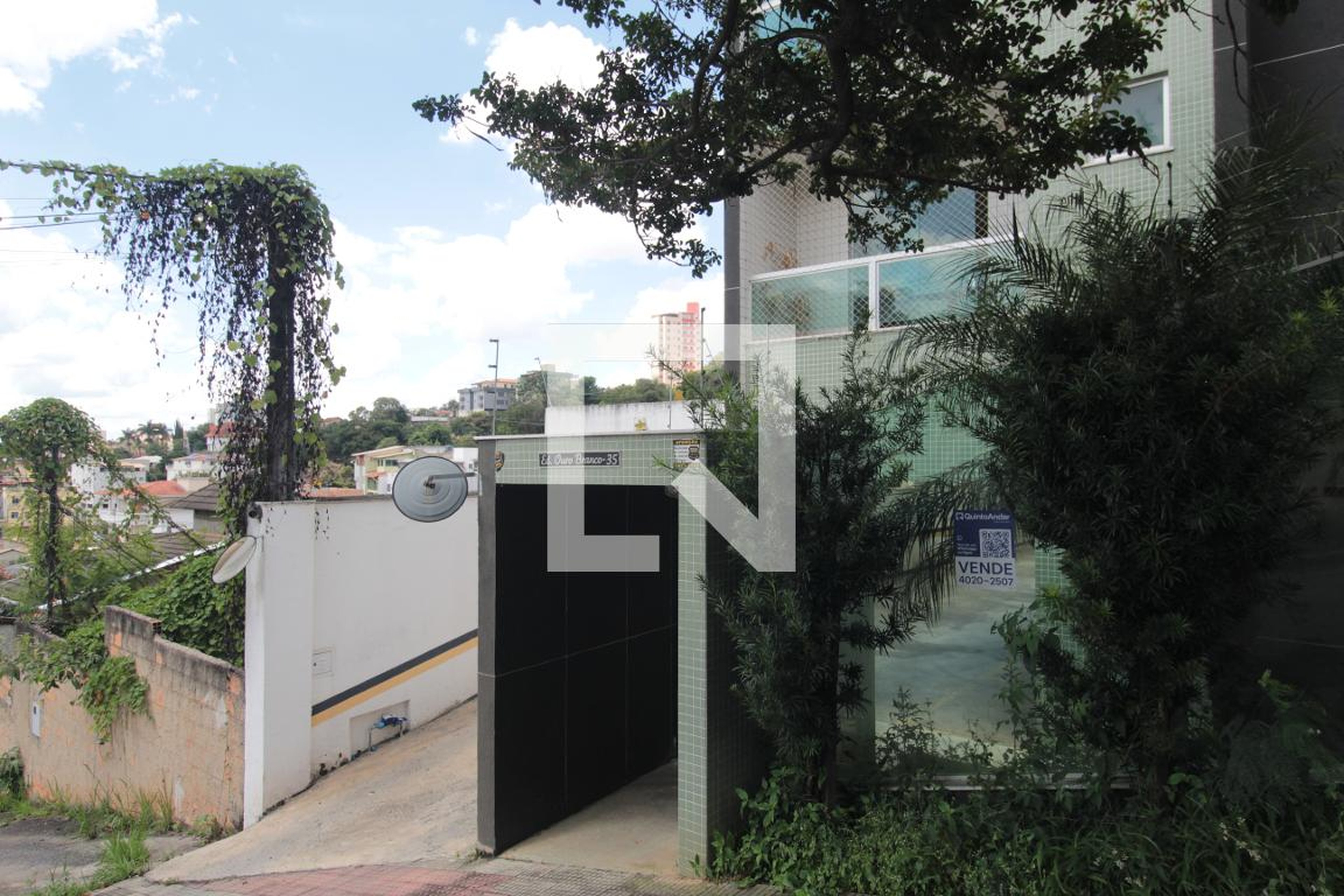 Fachada Condomínio em Rua Érico de Moura, 35