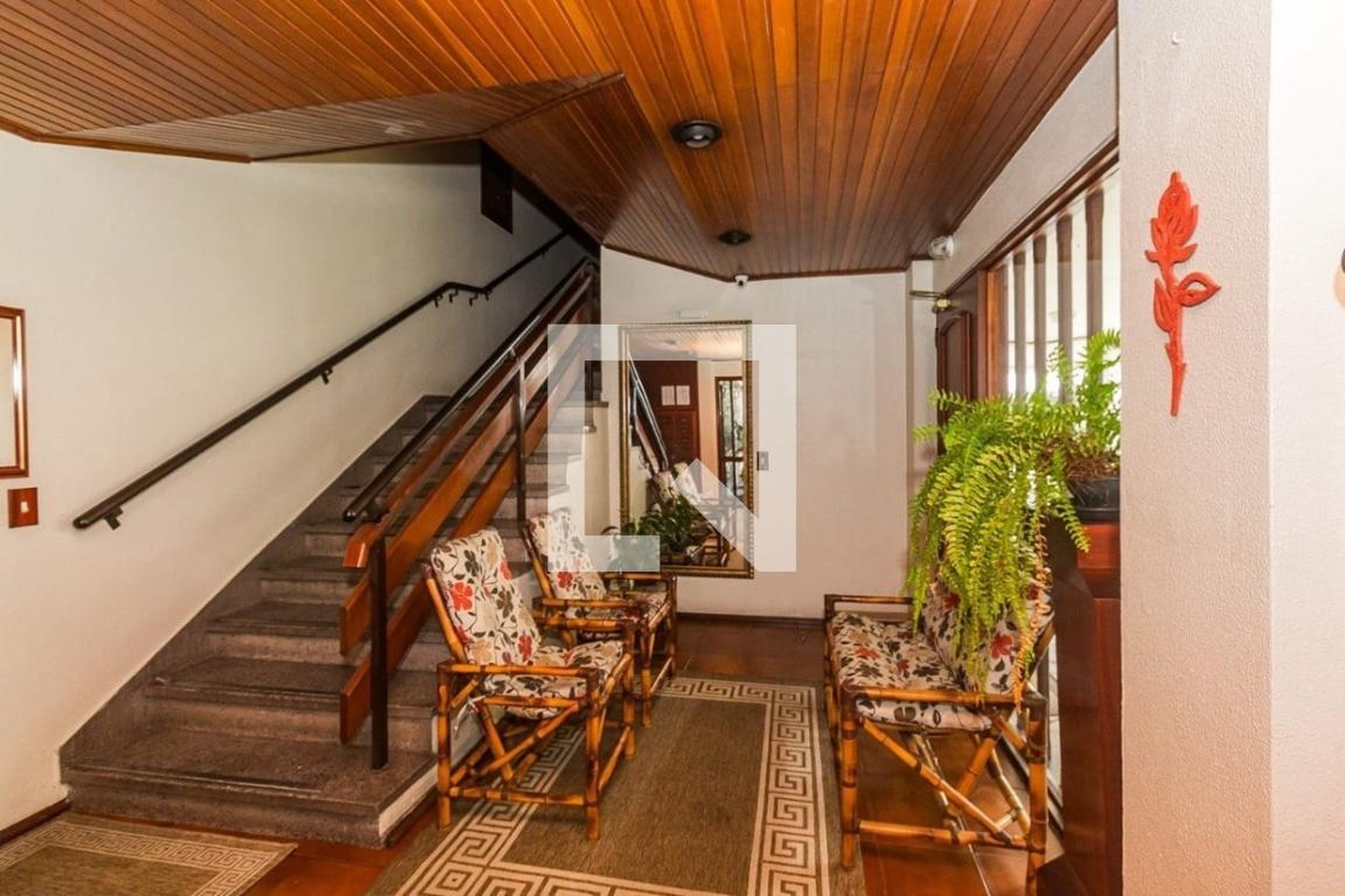 Hall Condomínio em Rua Guilherme Alves, 725