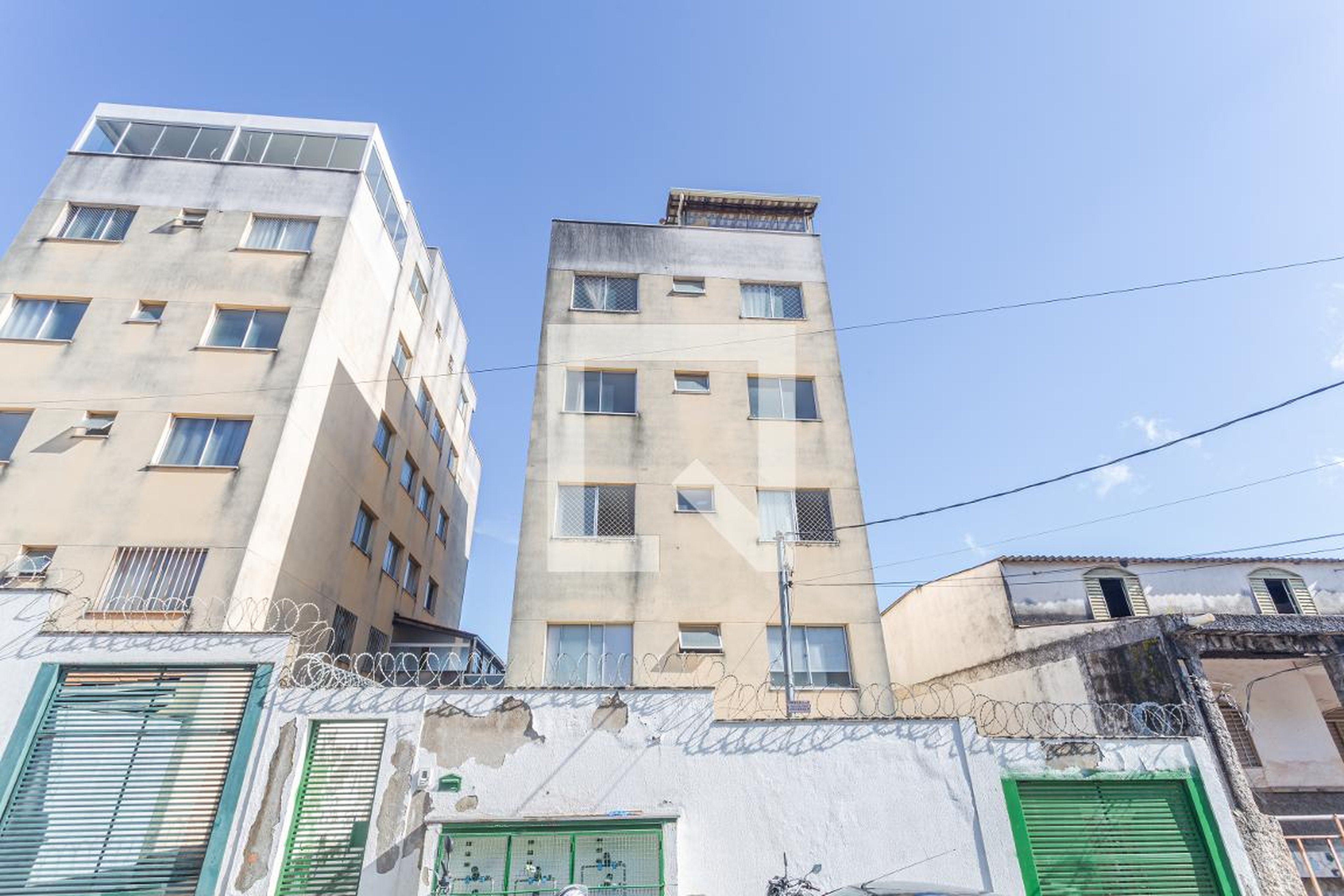 Fachada Condomínio em Rua Jaboticatubás, 477