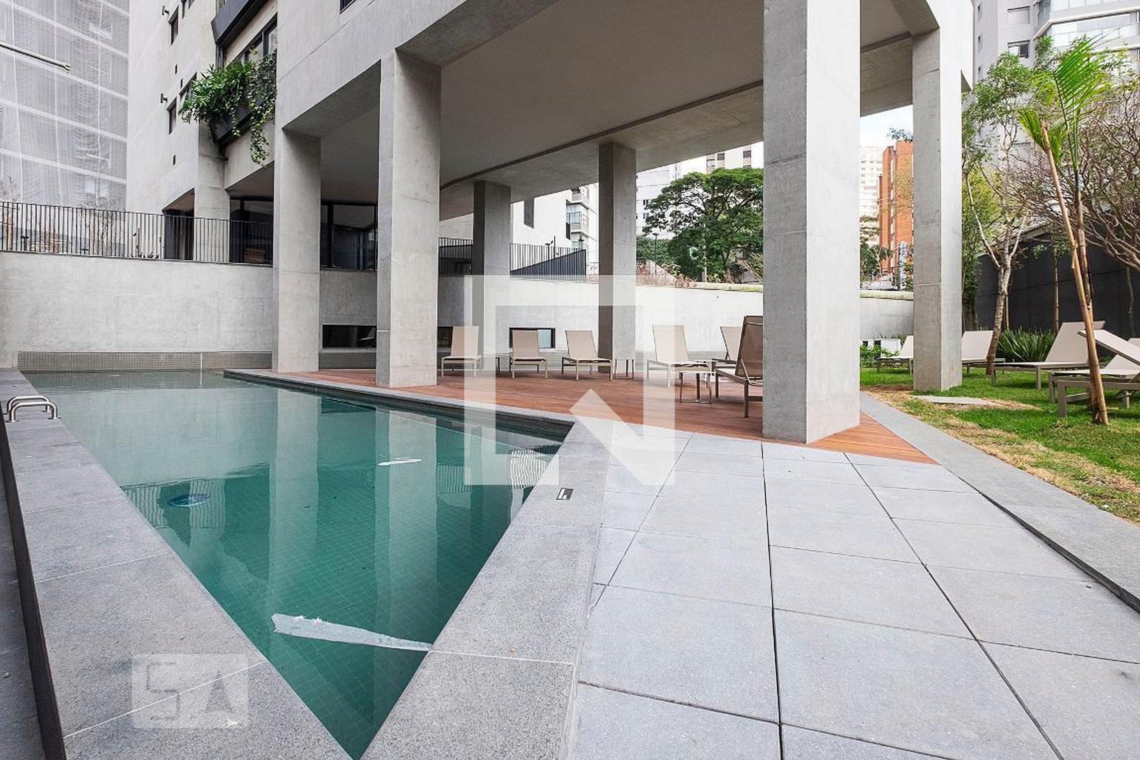 Piscina - Bandeira Vila Madalena