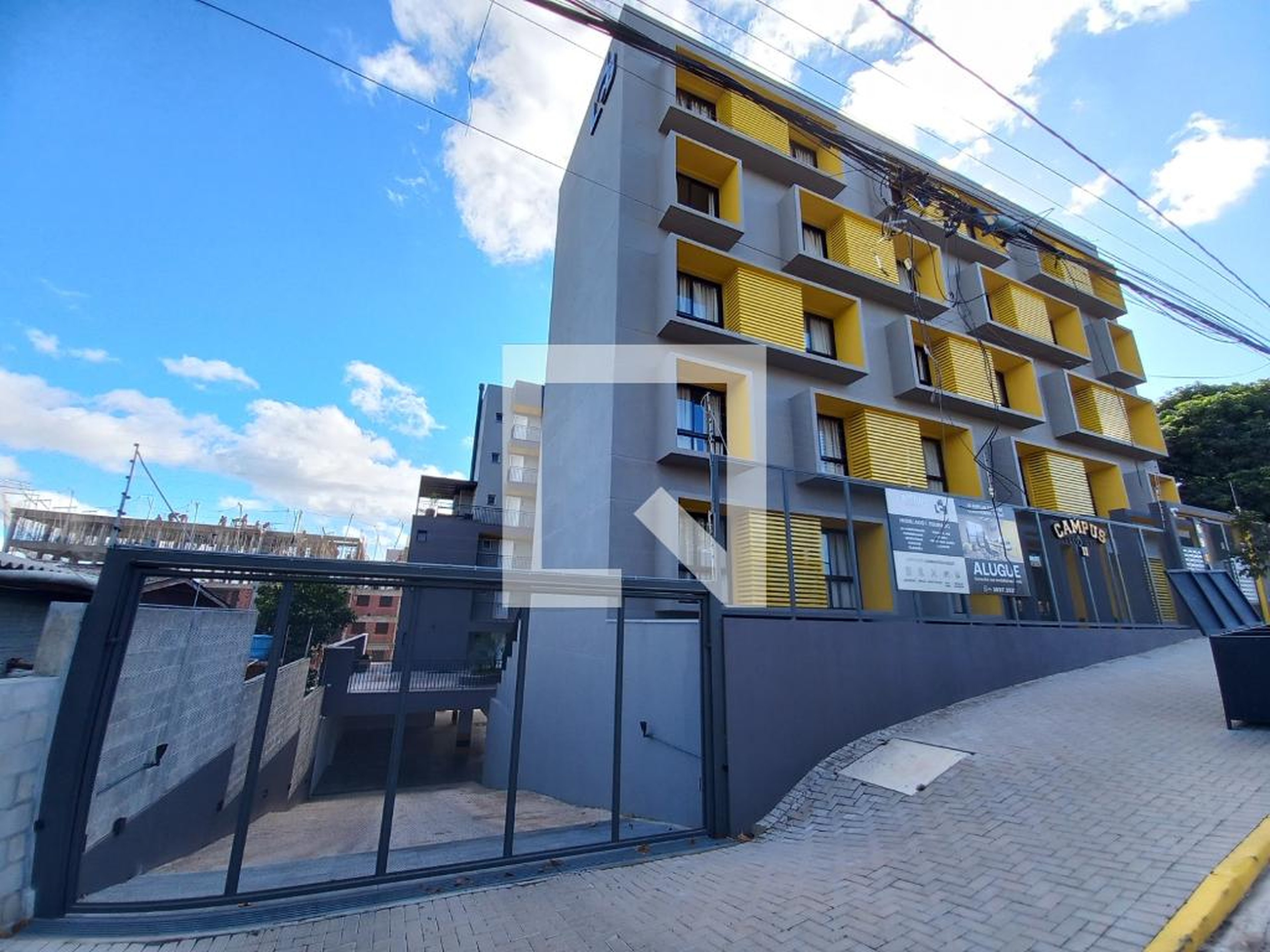 Fachada Condomínio em Rua Arlíndo Pasqualini, 694