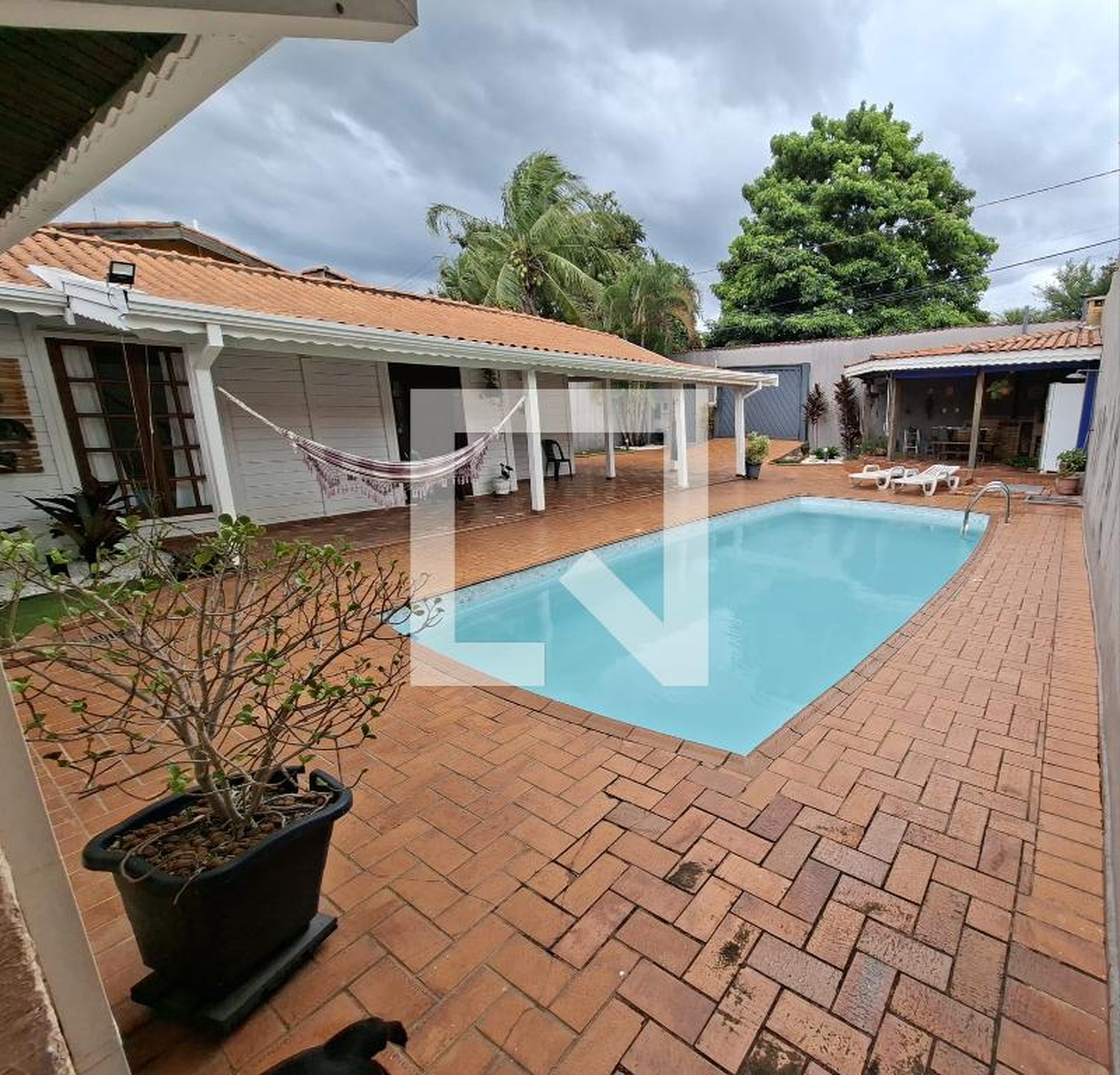 Piscina Condomínio em Rua do Realengo, 300