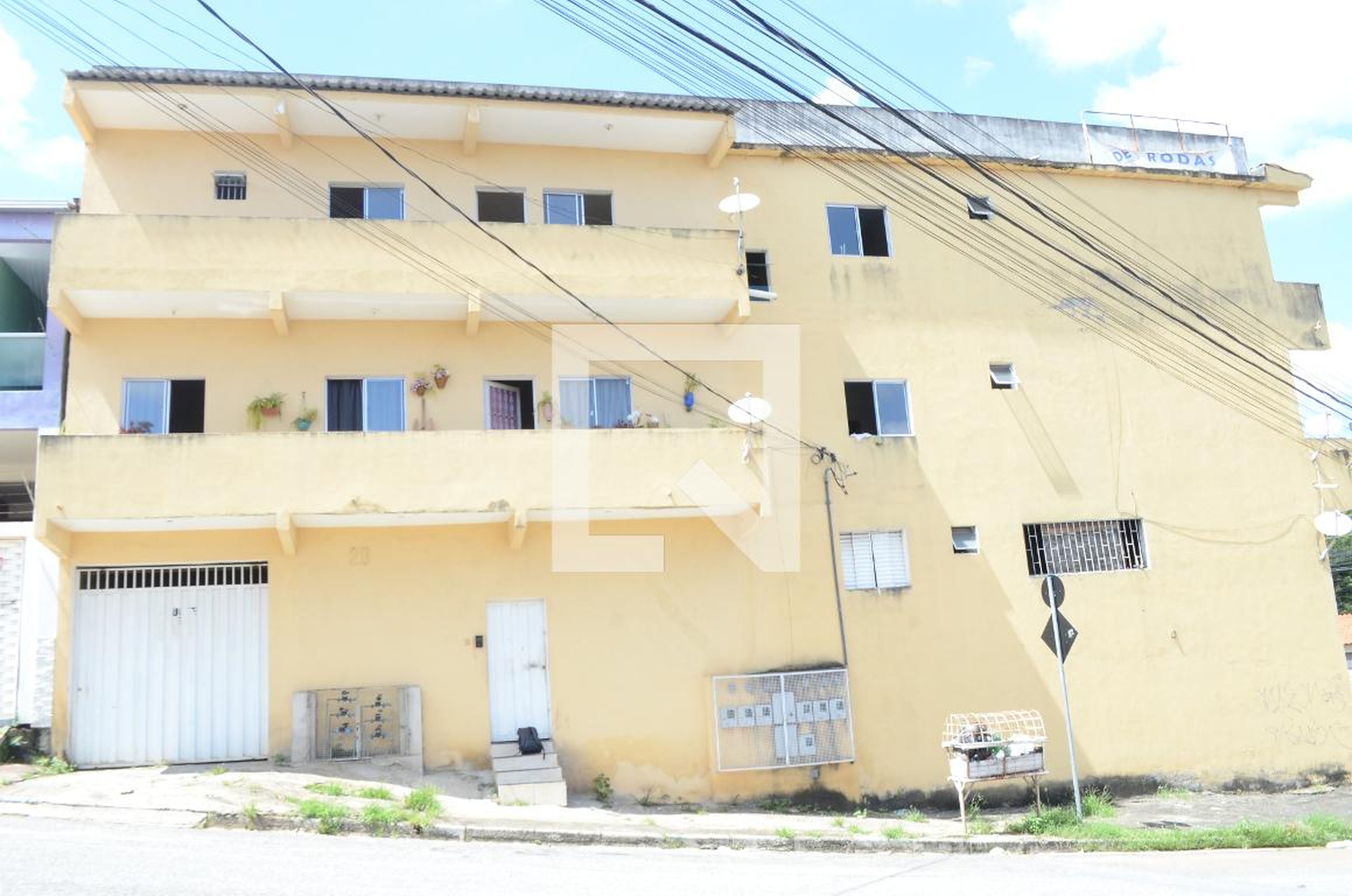 Fachada do Prédio Condomínio em Rua Geraldo Fernandes Rosa, 20