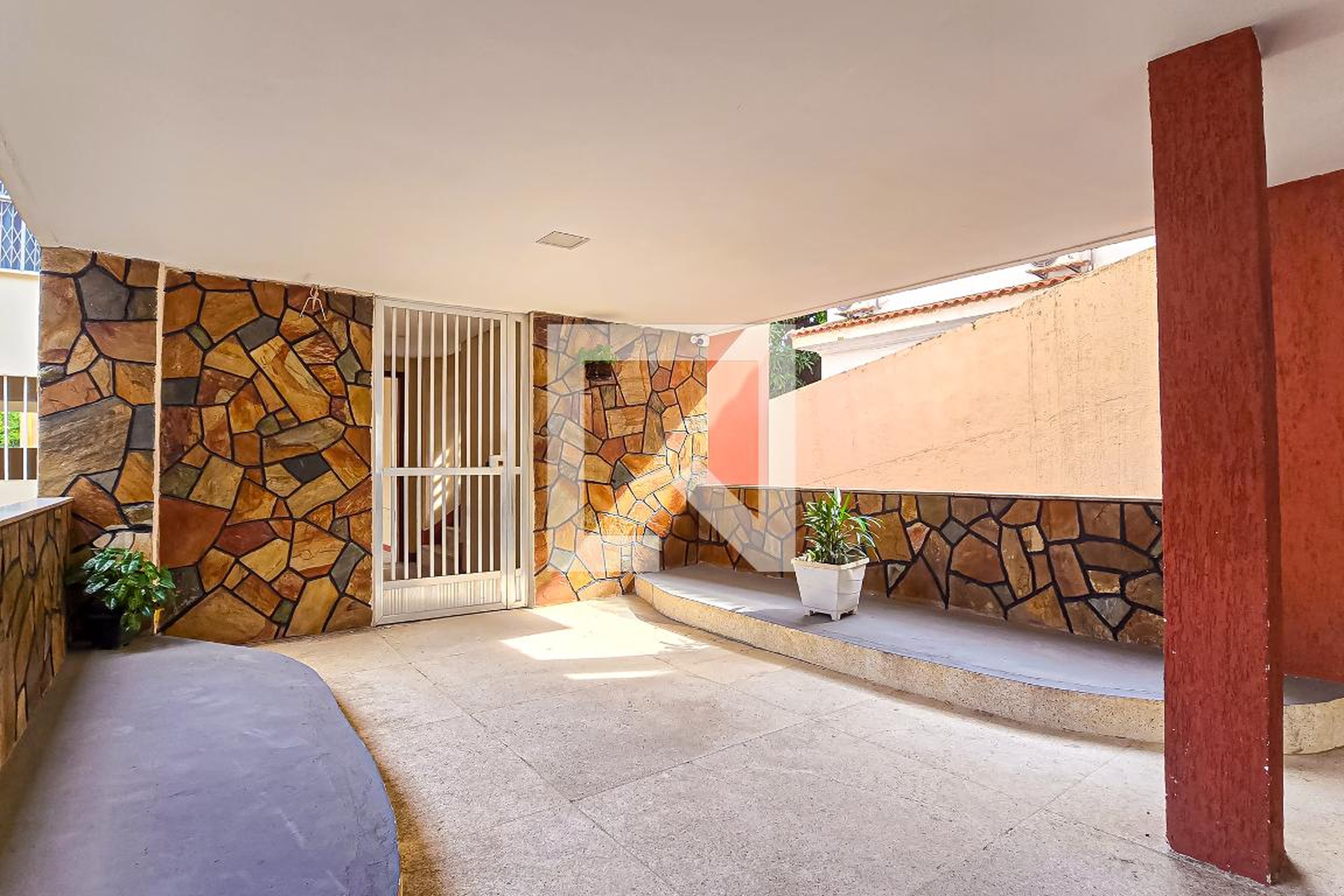 Hall de entrada Condomínio em Rua Basílio de Brito, 258